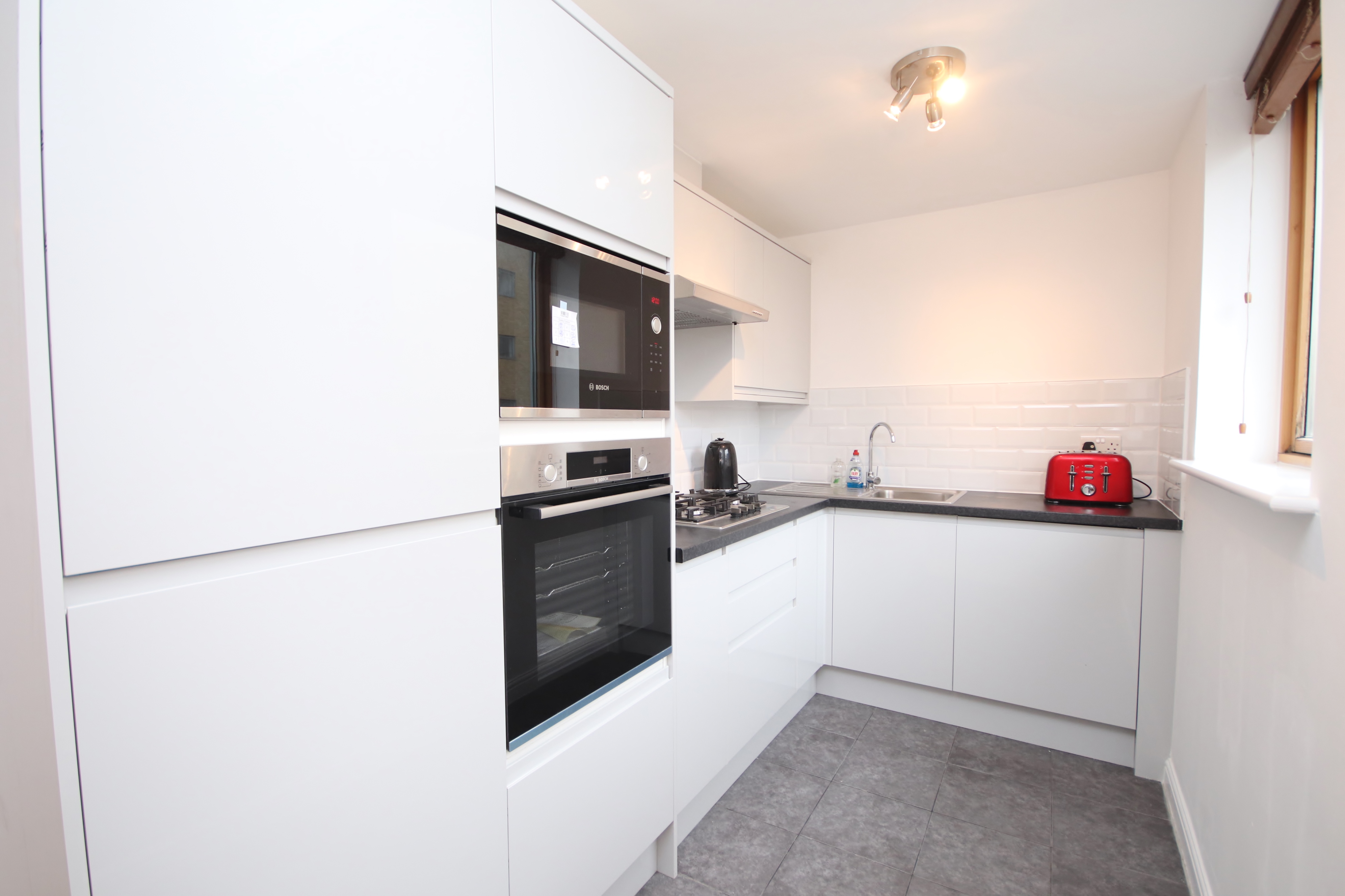 2 bed flat to rent in Amundsen Court, London  - Property Image 3