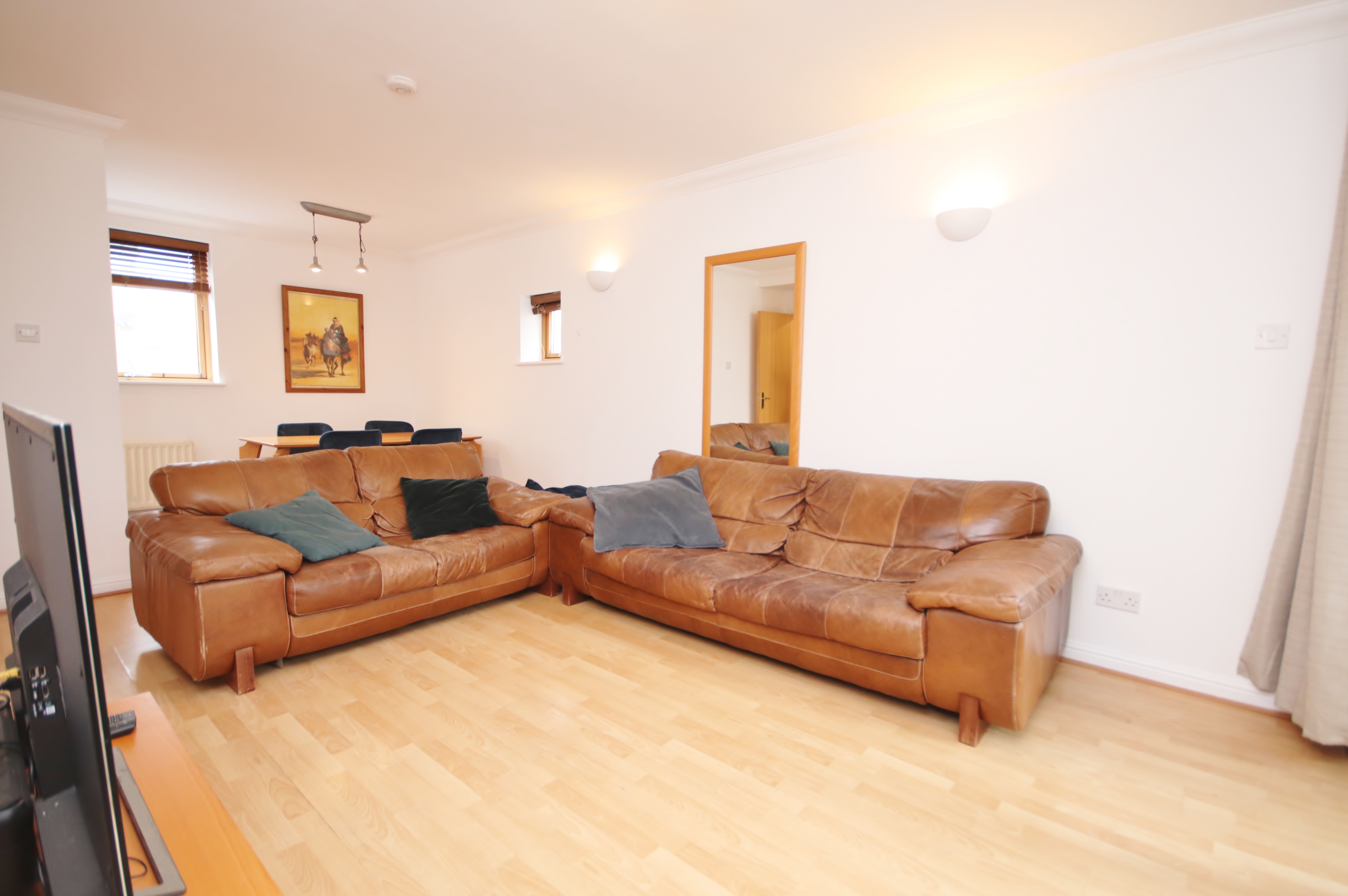 2 bed flat to rent in Amundsen Court, London  - Property Image 2