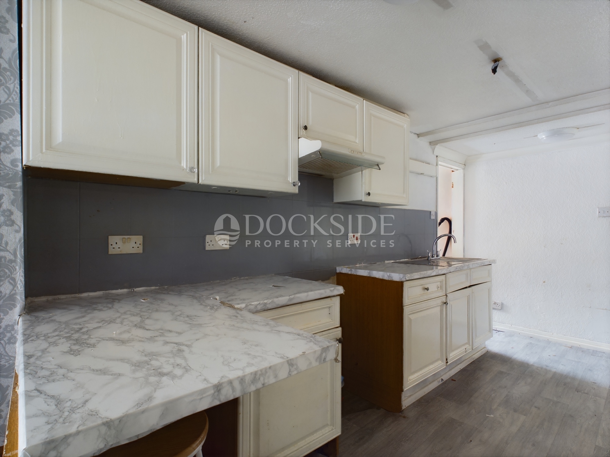 2 bed flat for sale in Cooling Road, Rochester  - Property Image 3