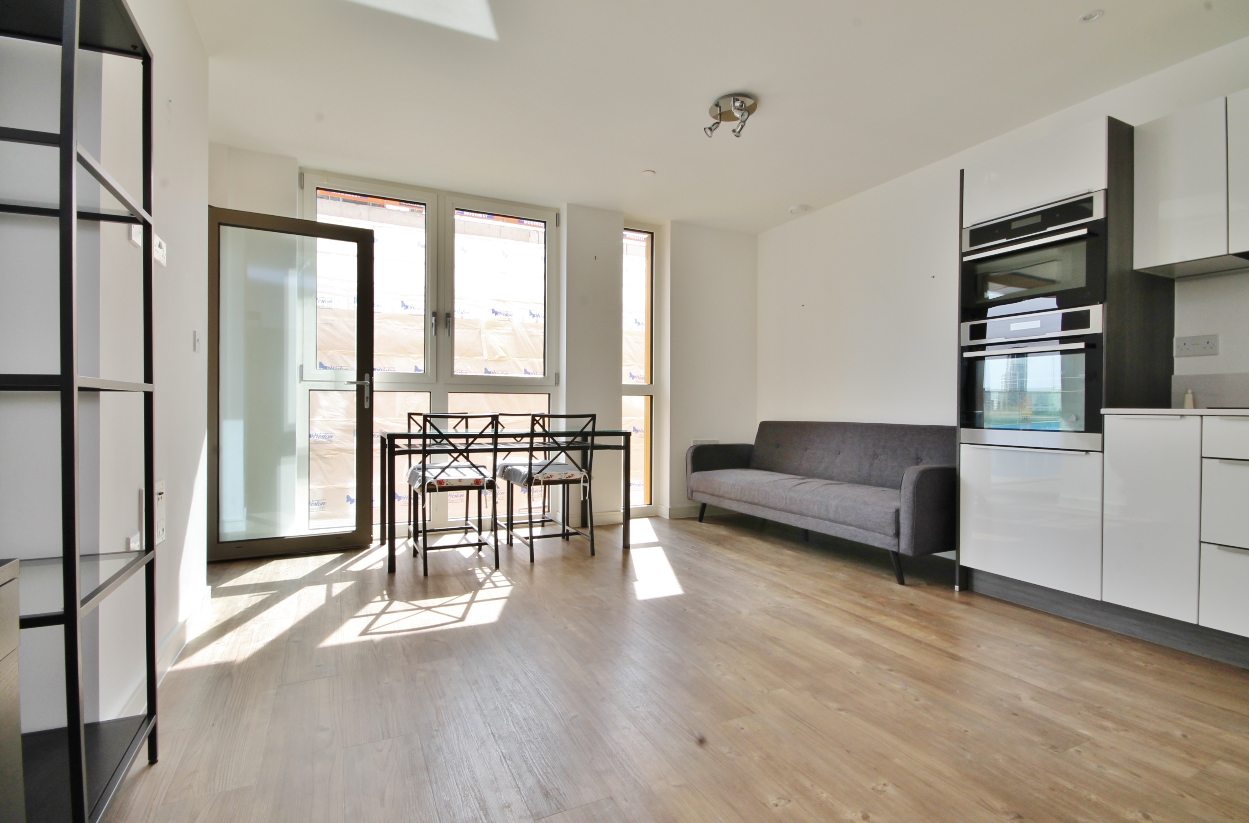 1 bed to rent in Loop Court, London - Property Image 1