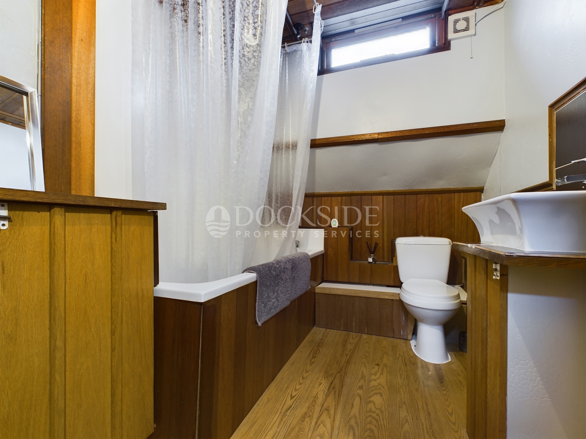 2 bed house boat for sale in Knight Road, Rochester  - Property Image 4