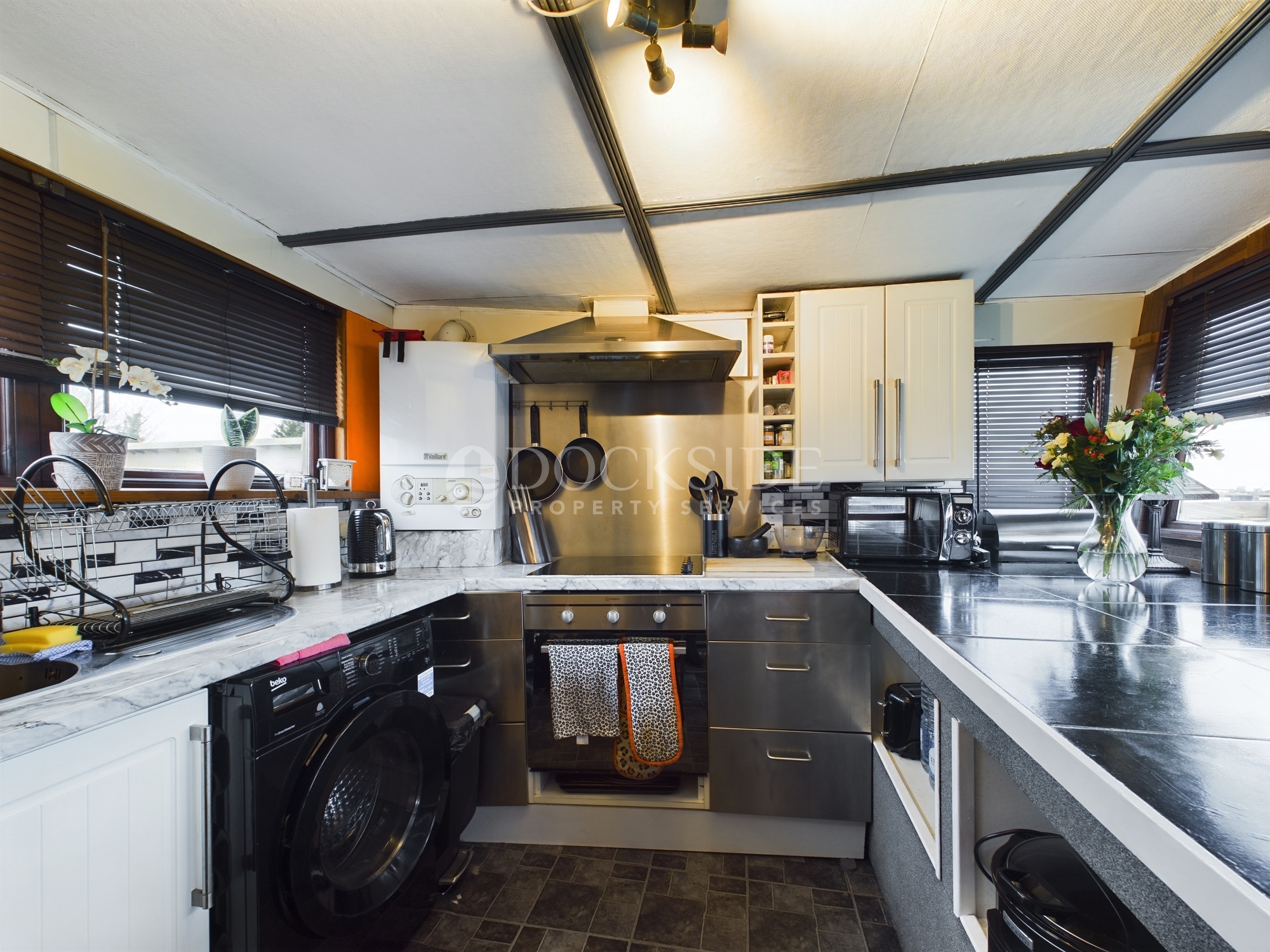 2 bed house boat for sale in Knight Road, Rochester 6
