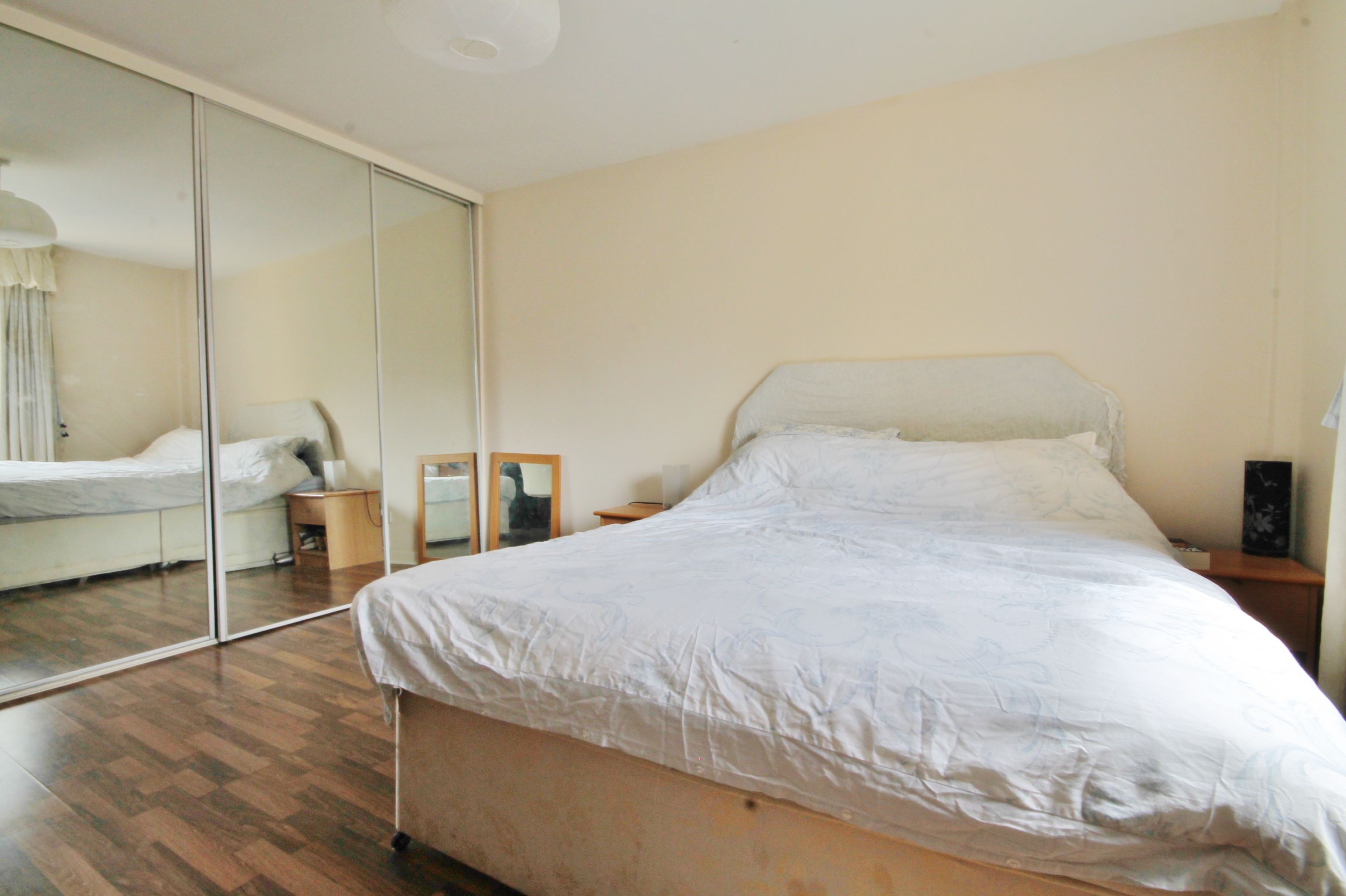 2 bed flat for sale in Rogers Court, London  - Property Image 3