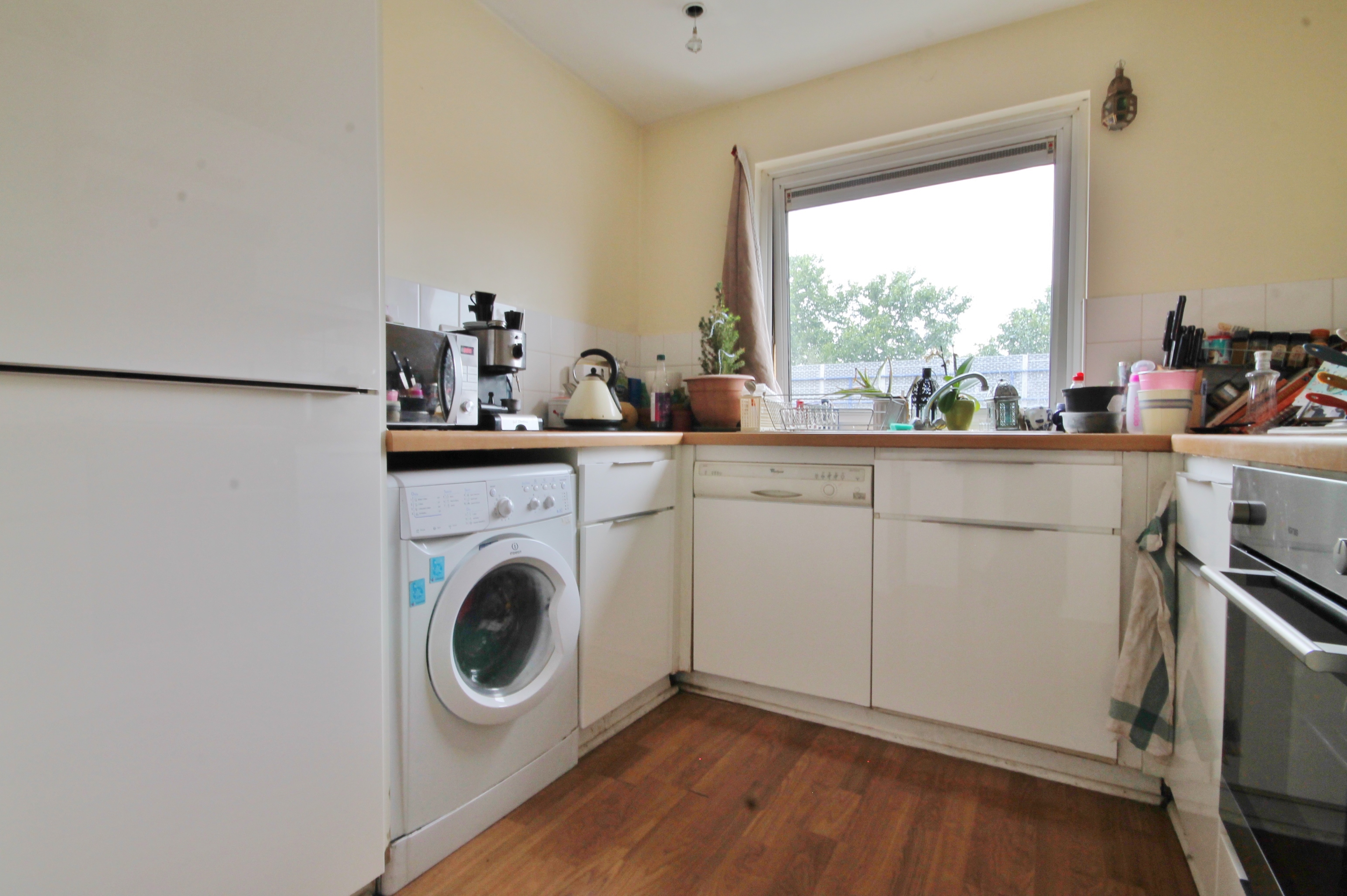 2 bed flat for sale in Rogers Court, London  - Property Image 4