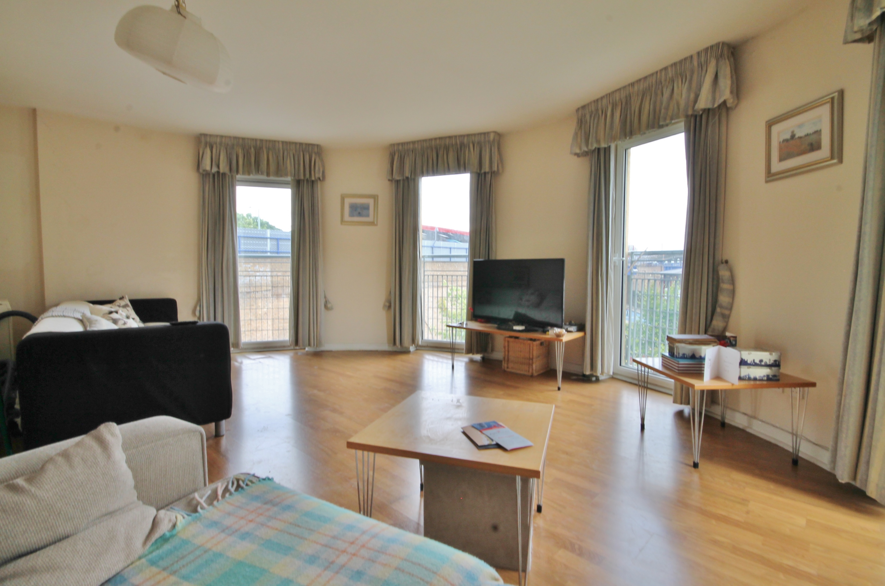 2 bed flat for sale in Rogers Court, London  - Property Image 5