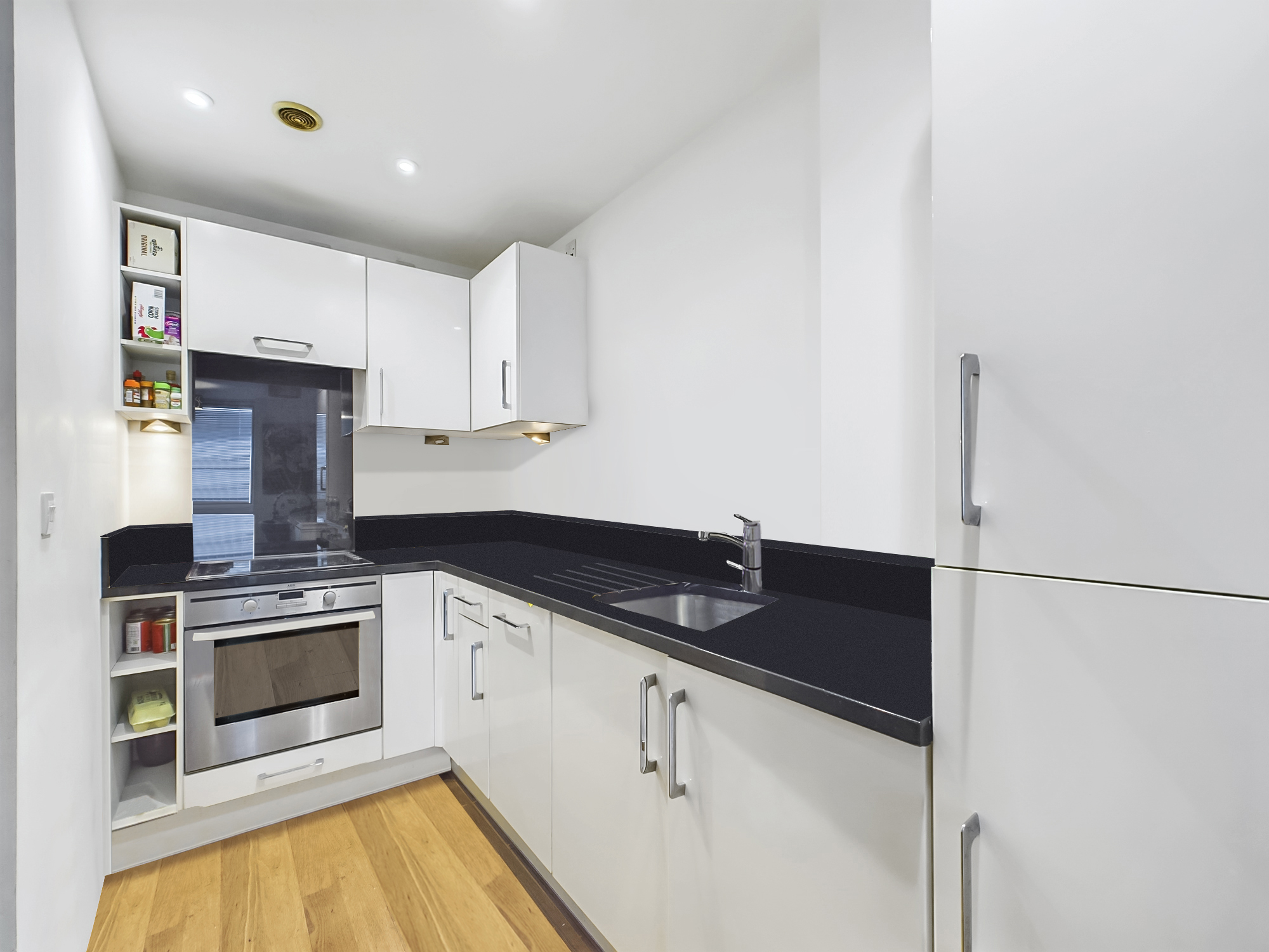 1 bed for sale in Dock Head Road, Chatham  - Property Image 4