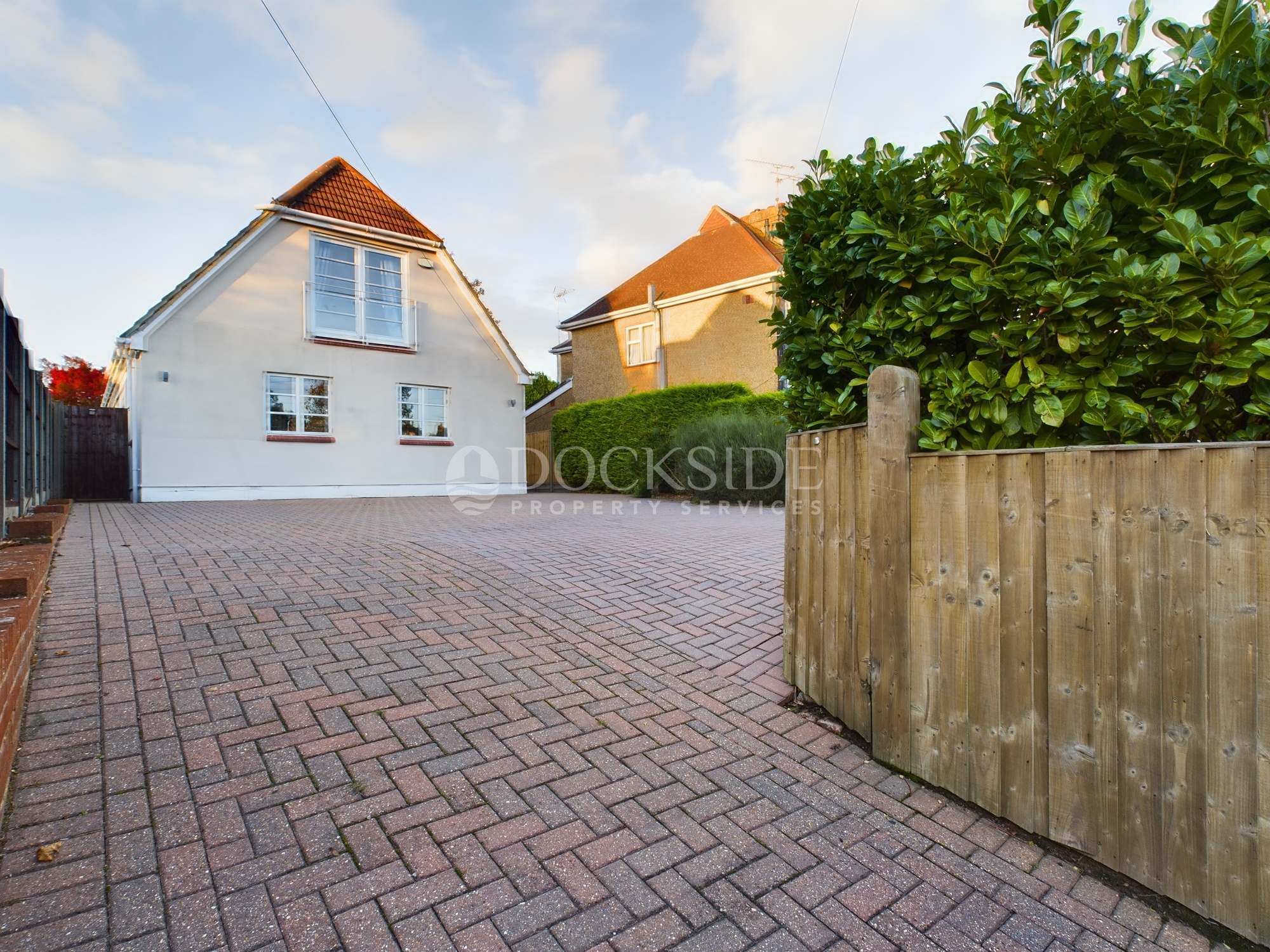 4 bed bungalow for sale in Rede Court Road, Rochester  - Property Image 2