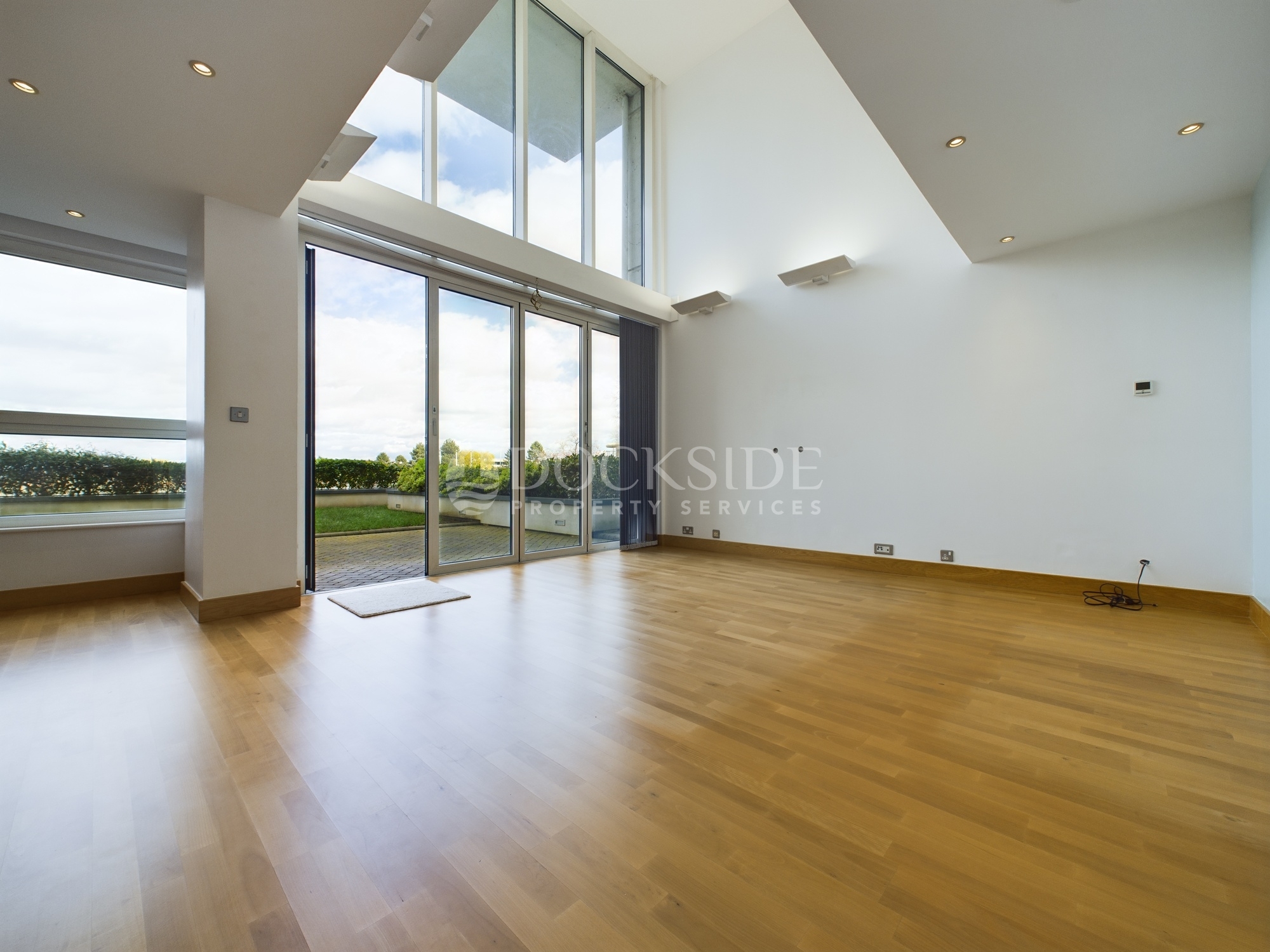 5 bed to rent in Pier Road, Gillingham  - Property Image 1
