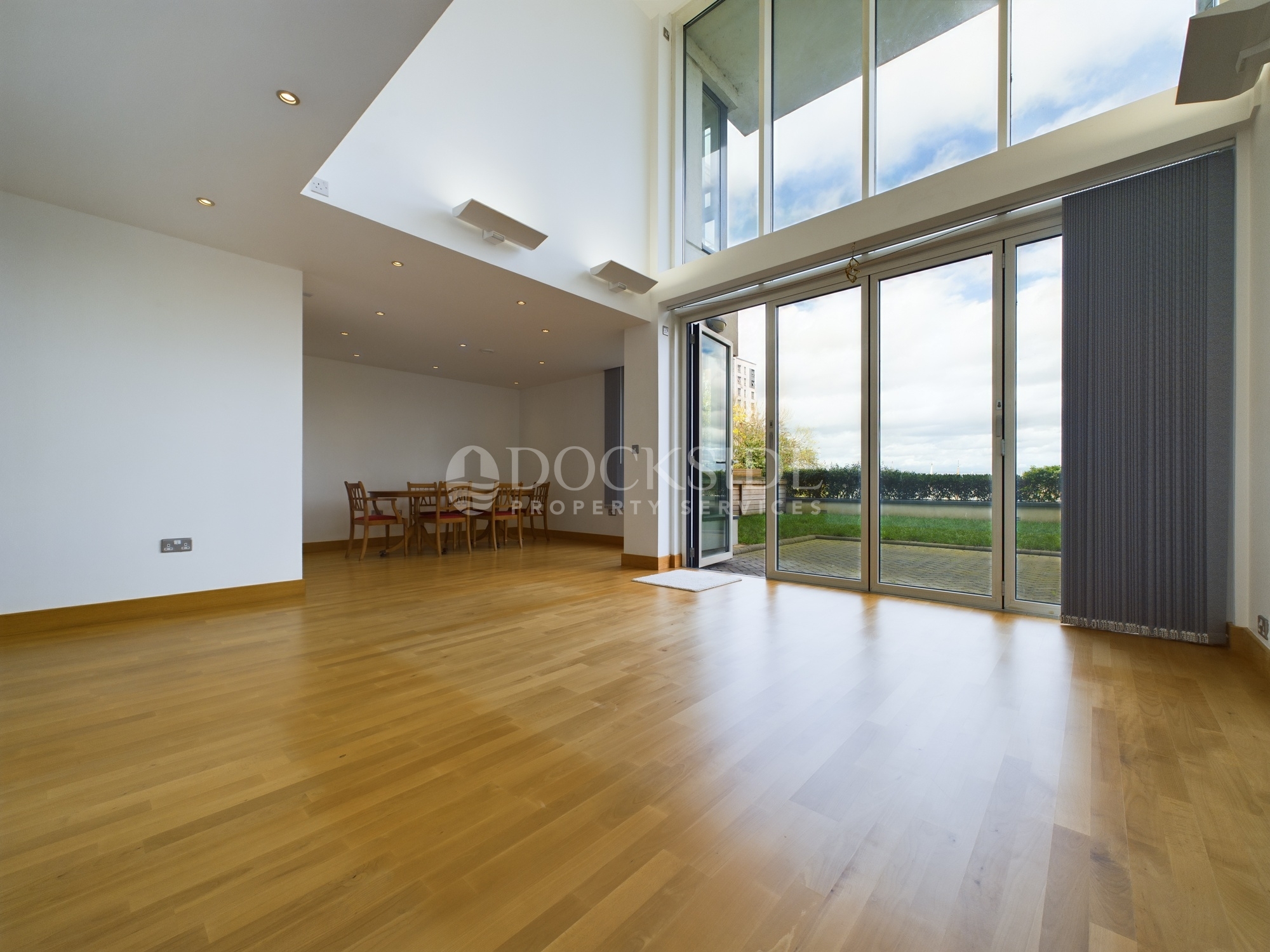 5 bed to rent in Pier Road, Gillingham  - Property Image 2
