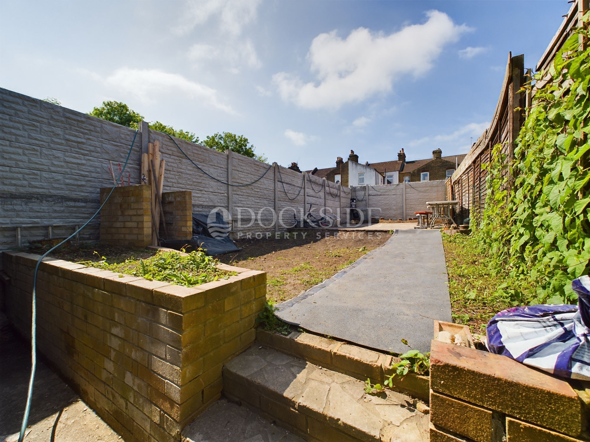 3 bed house to rent in Crusoe Road, Erith 6