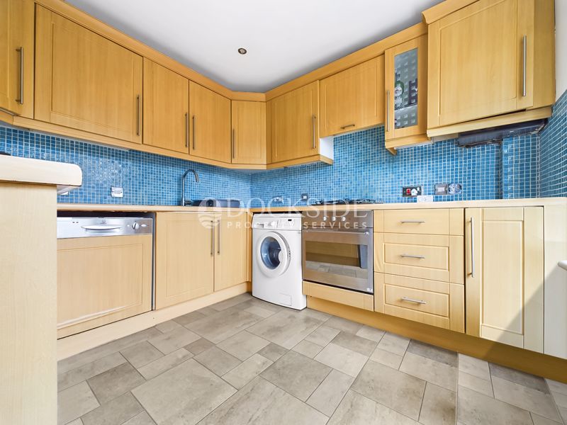 2 bed flat to rent in Waldair Court, London 6