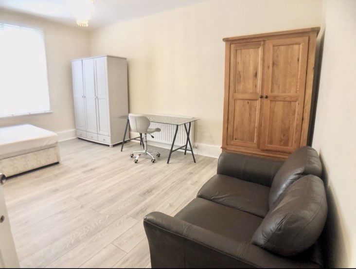 3 bed for sale in Dock Road, Chatham 6