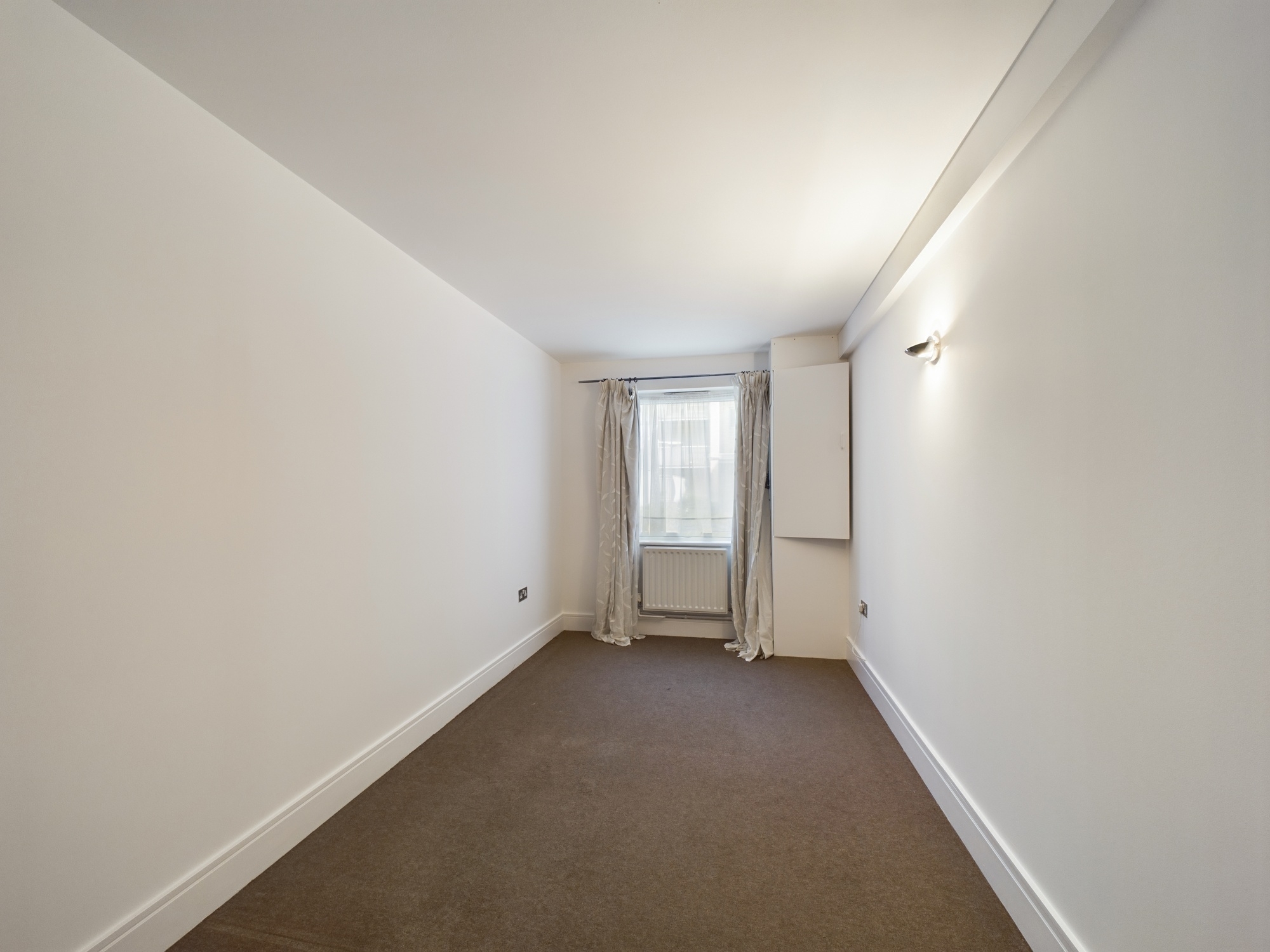 3 bed for sale in Cassilis Road, London 2