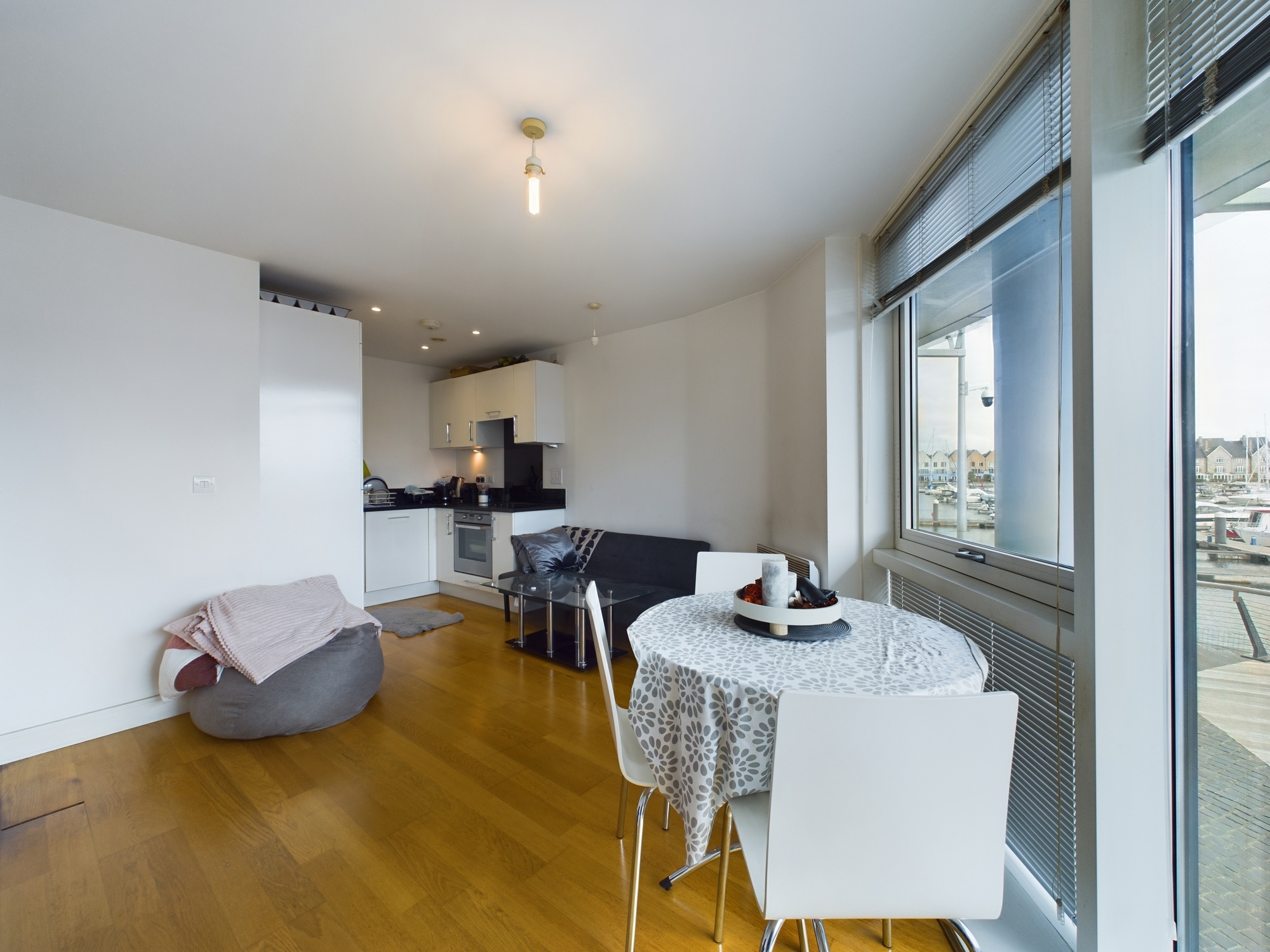 1 bed flat for sale in Dock Head Road, Chatham  - Property Image 3