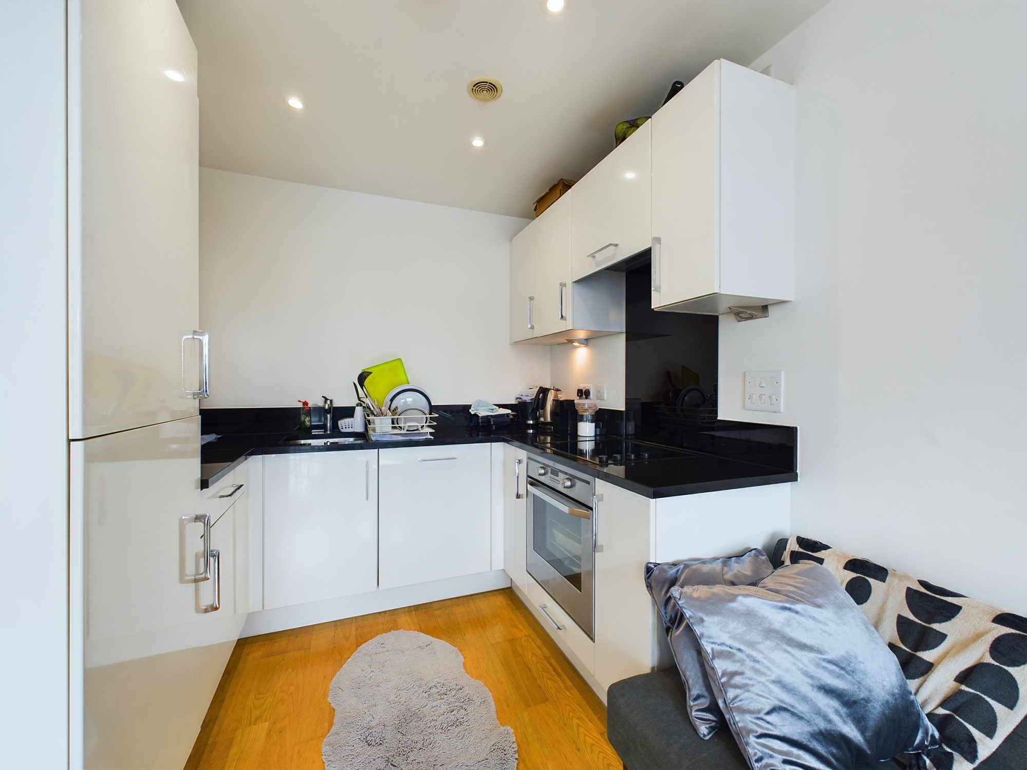 1 bed flat for sale in Dock Head Road, Chatham 3