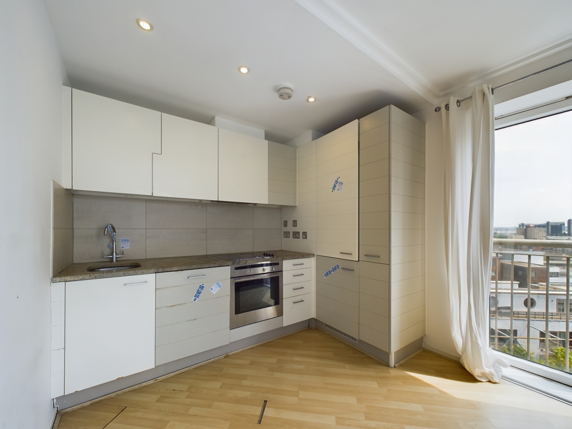 2 bed for sale in Hutchings Street, London 2