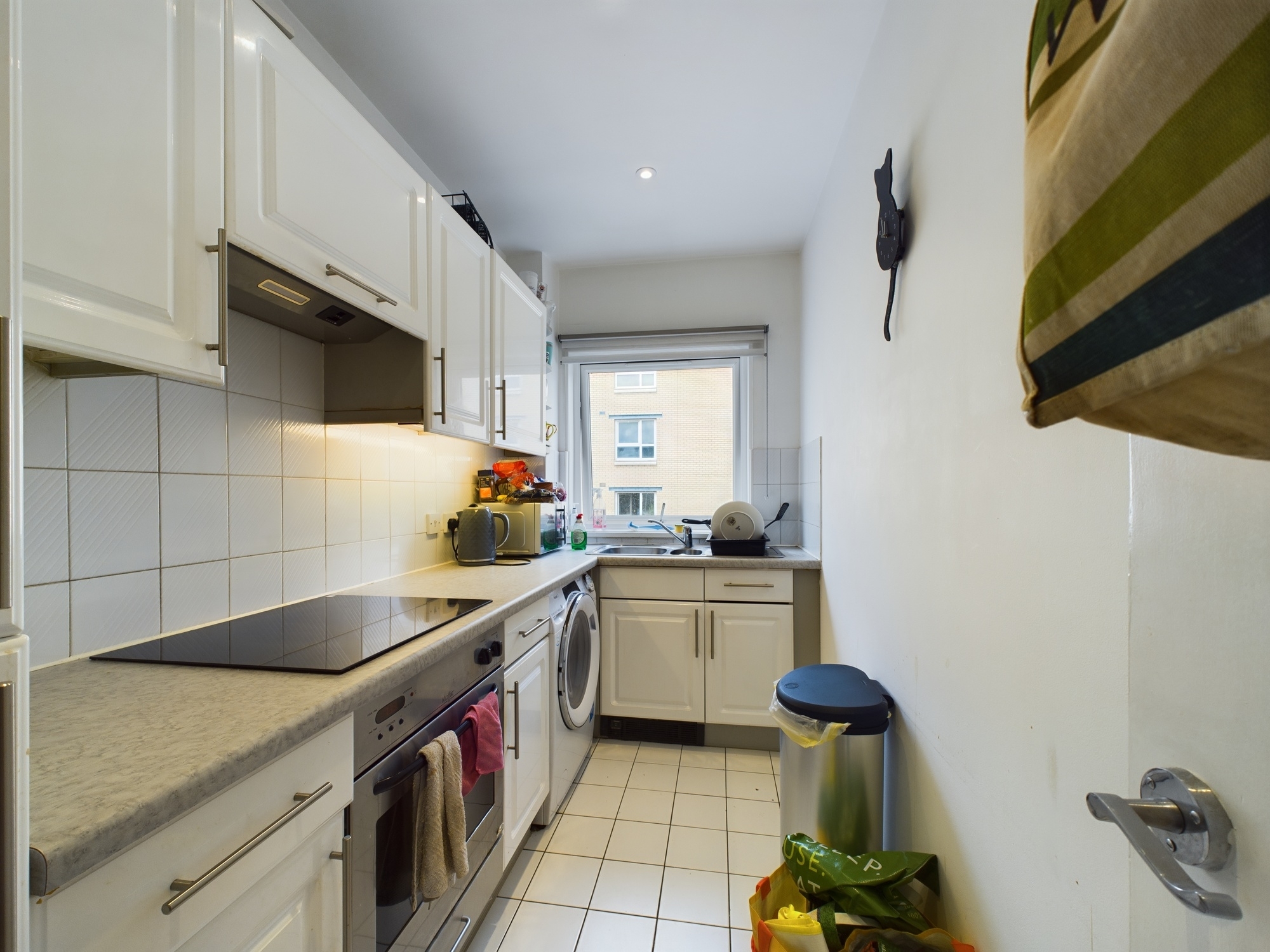 2 bed flat to rent in Westferry Road, London 3