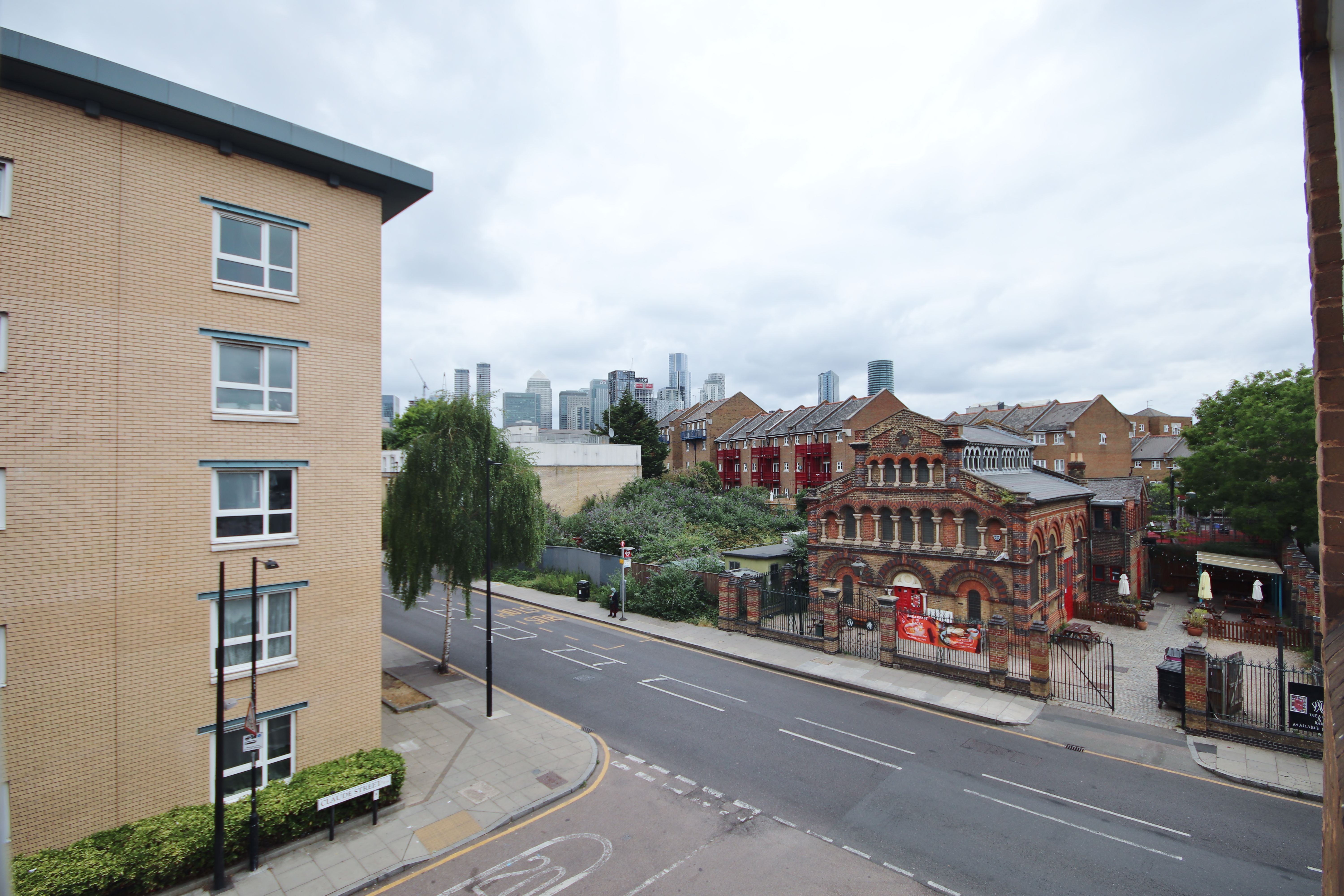 2 bed flat to rent in Westferry Road, London 7