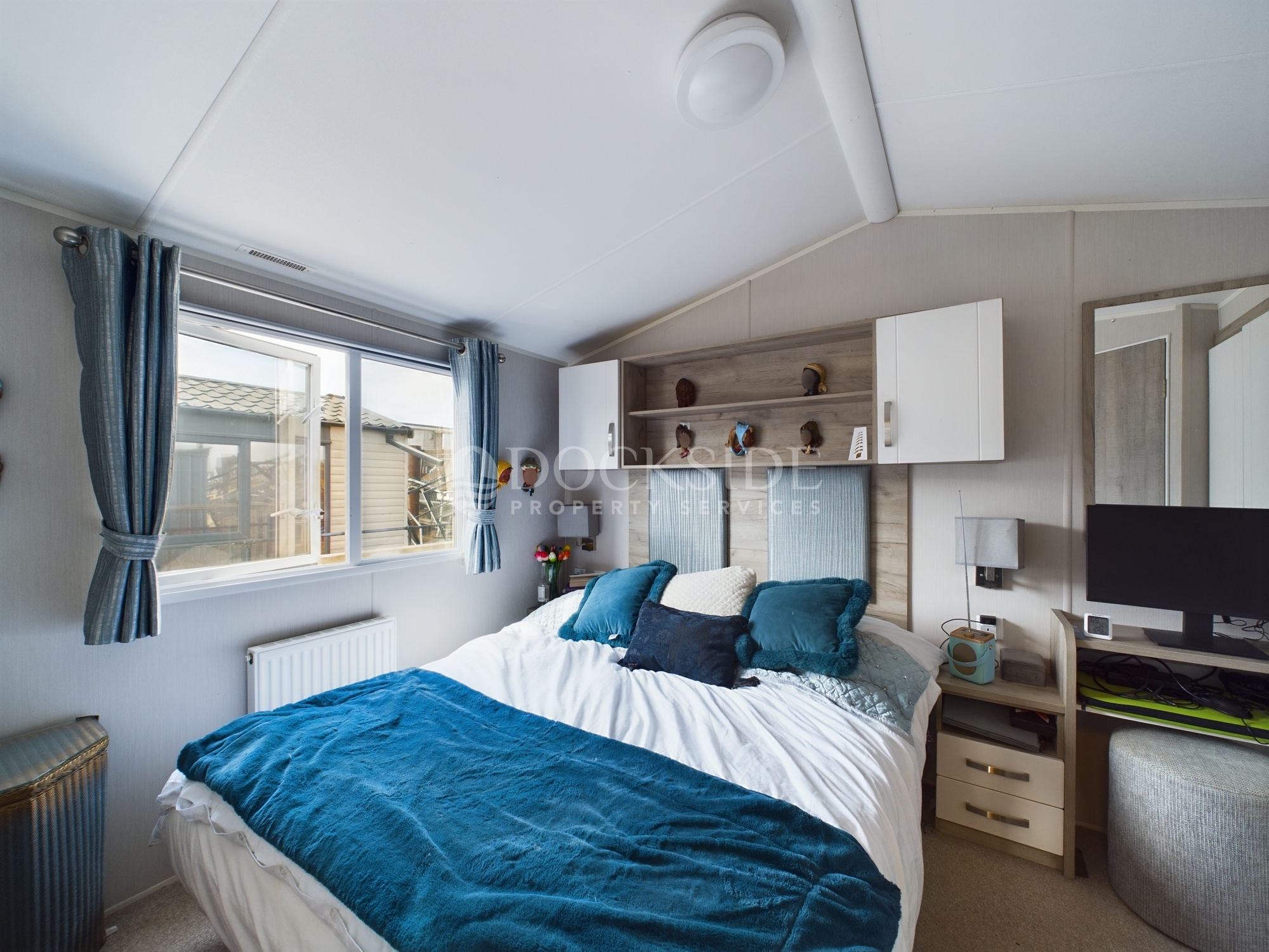 2 bed house boat for sale in Knight Road, Rochester 1