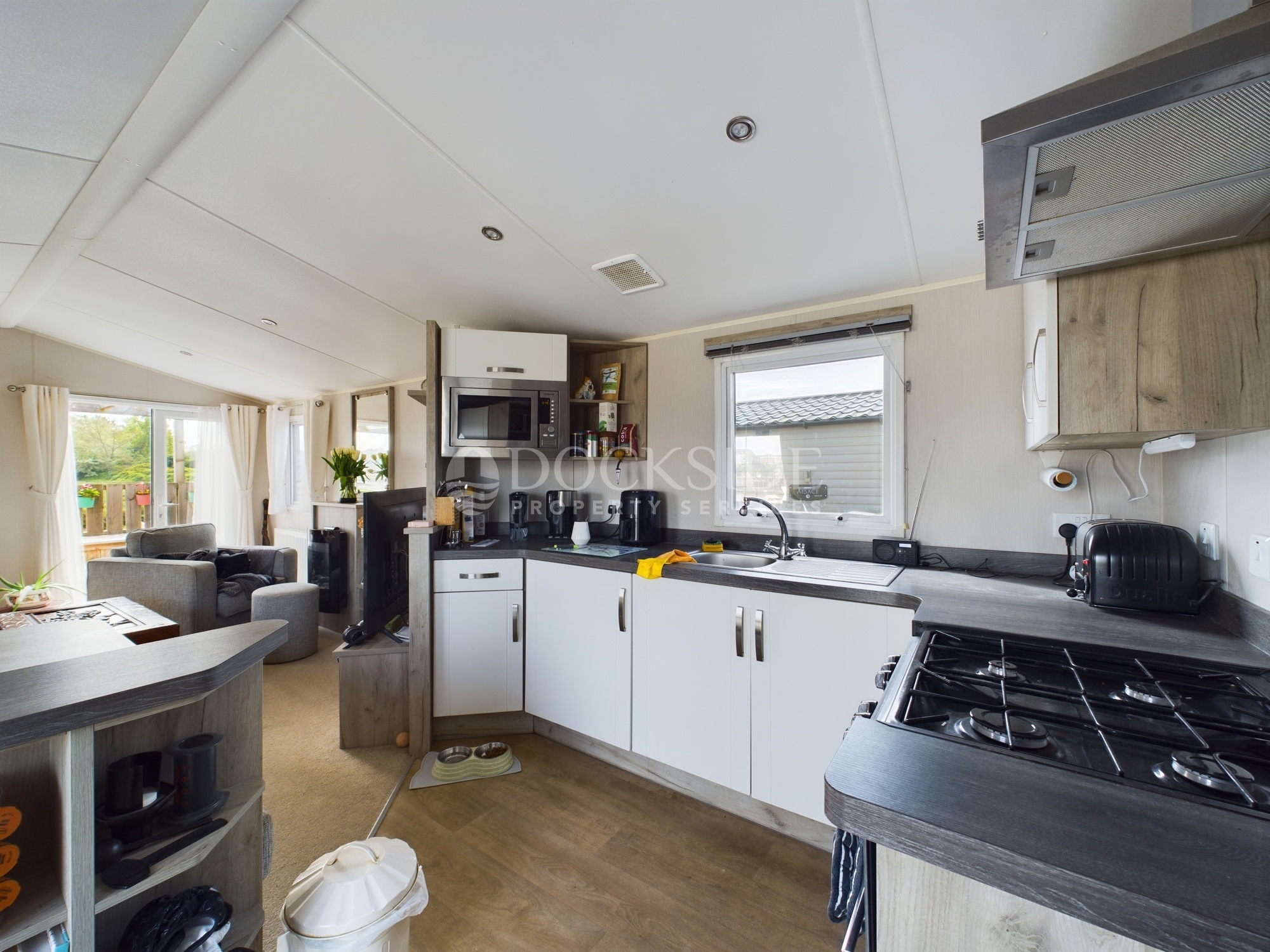 2 bed house boat for sale in Knight Road, Rochester 3