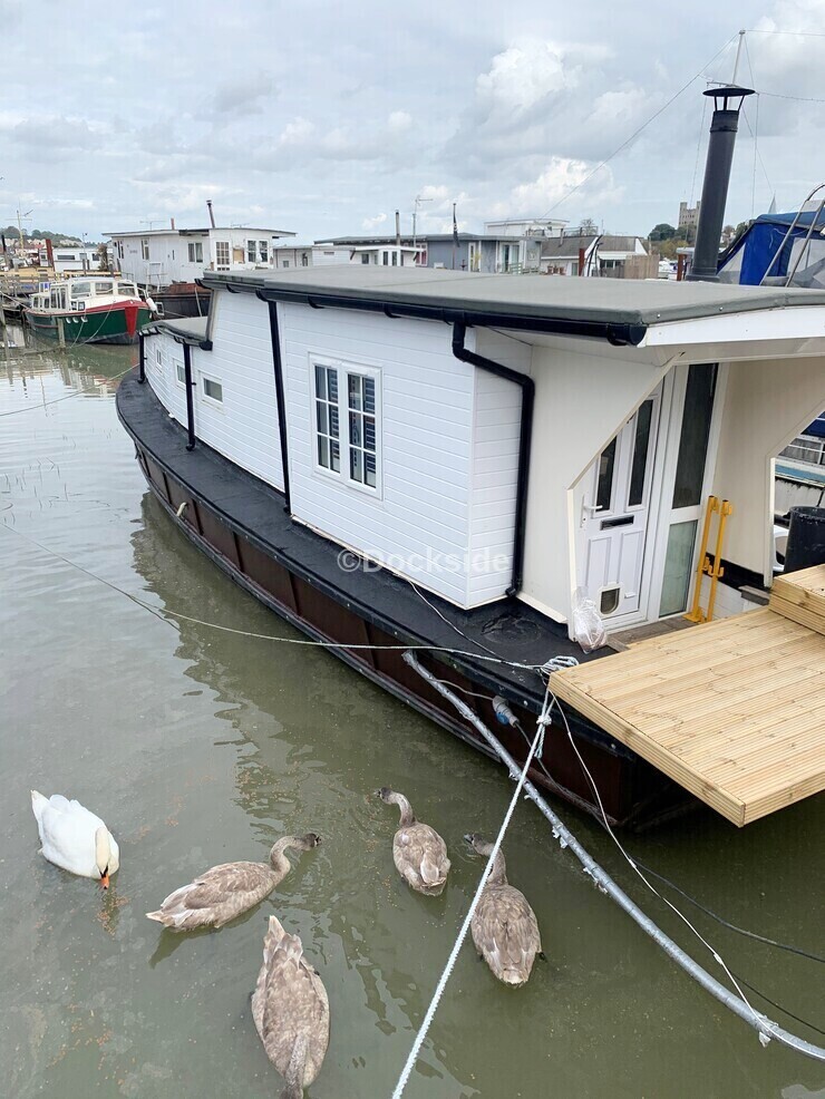 1 bed house boat for sale in Knight Road, Rochester - Property Image 1