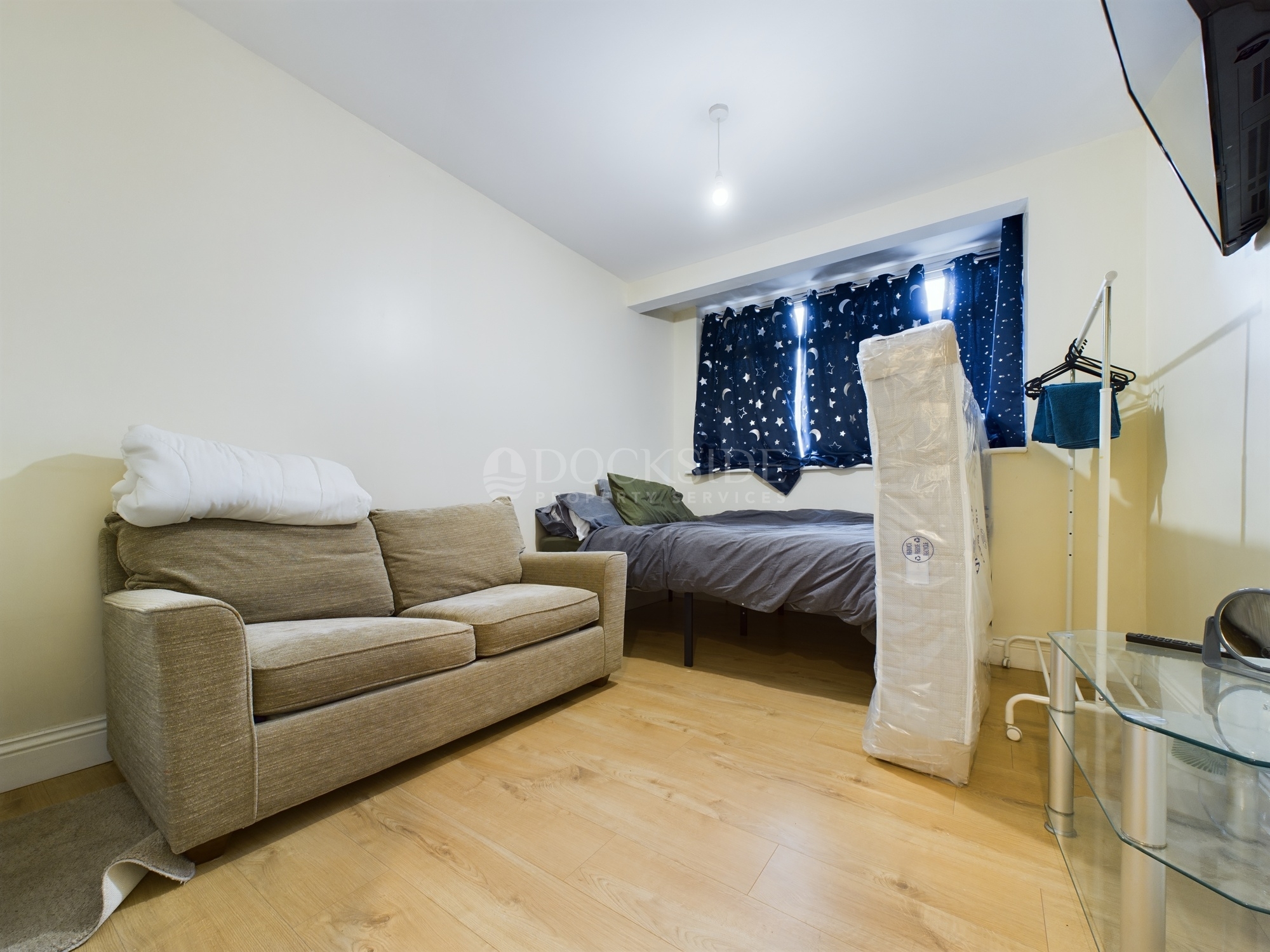 4 bed house for sale in Randolph Approach, London  - Property Image 7