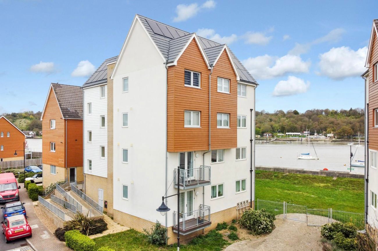 2 bed for sale in The Causeway, Chatham 7