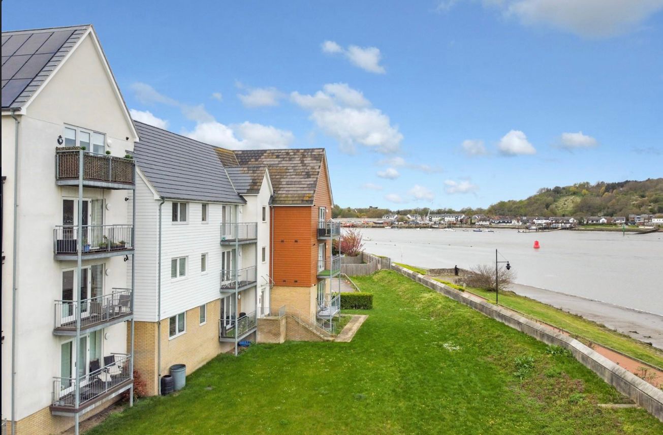 2 bed for sale in The Causeway, Chatham 0