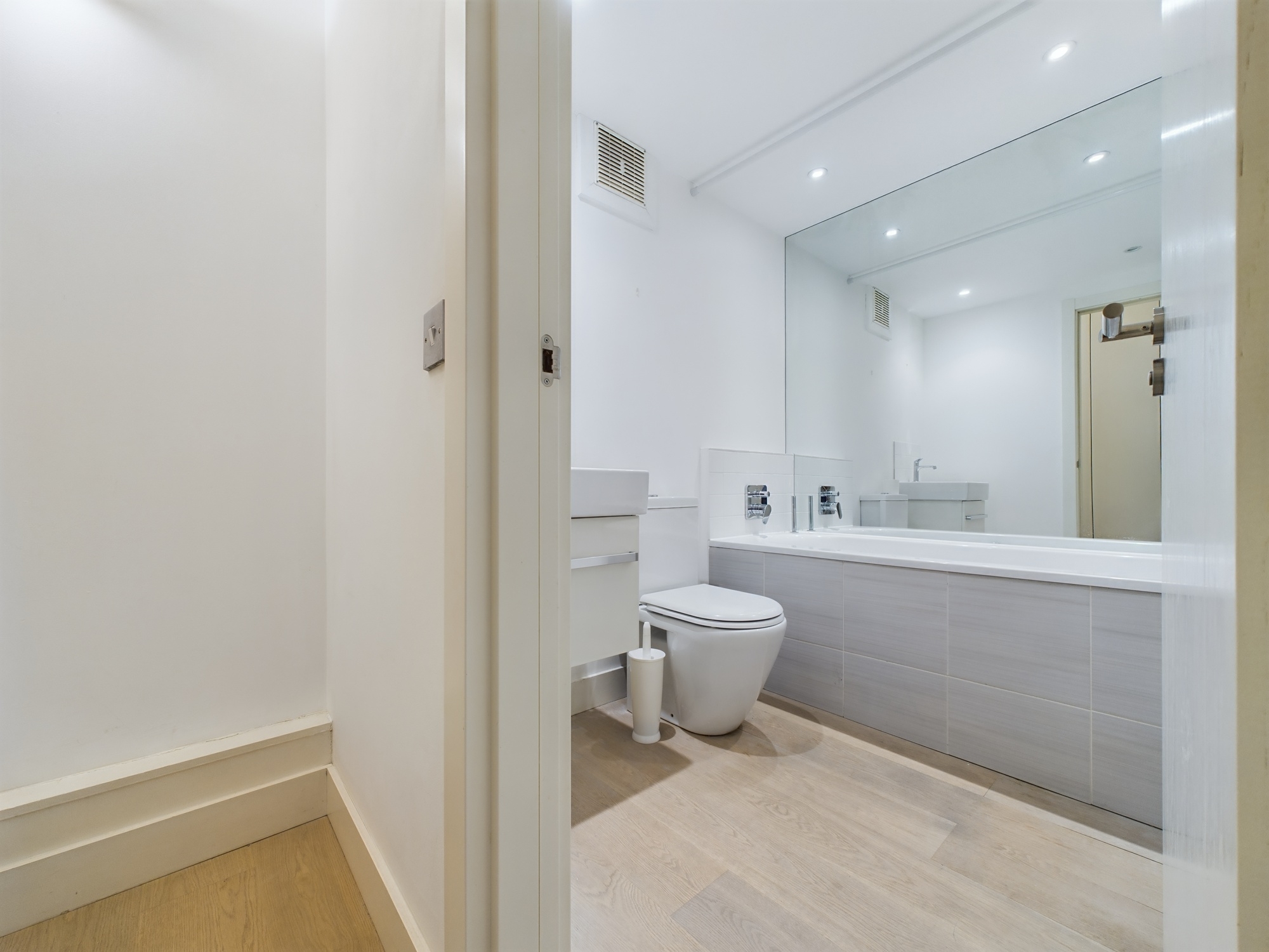 2 bed to rent in Chart House, London  - Property Image 6