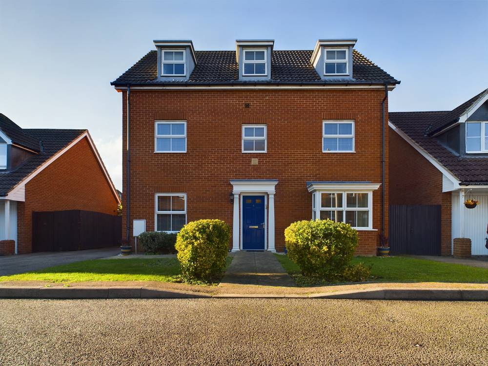 5 bed house for sale in Fitzgilbert Close, Gillingham  - Property Image 1