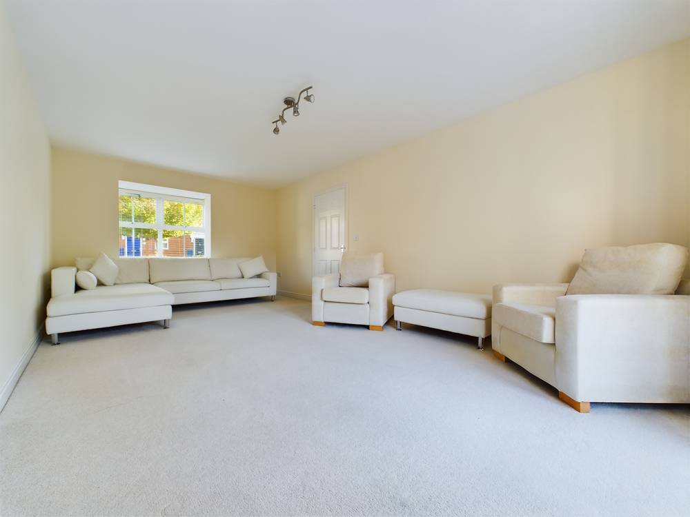 5 bed house for sale in Fitzgilbert Close, Gillingham  - Property Image 2