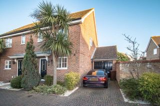 3 bed house to rent in Partridge Drive, Chatham 1