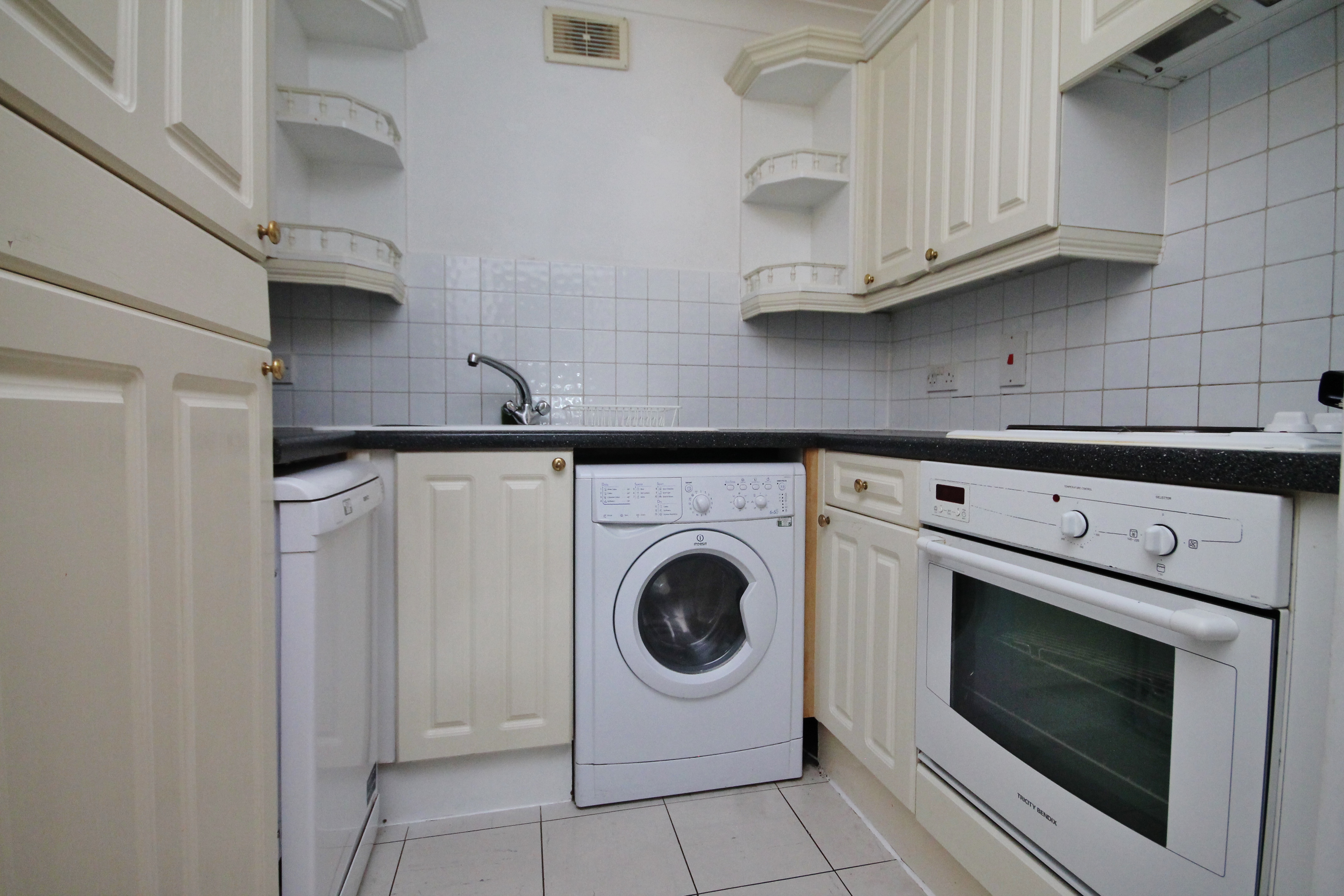 1 bed flat to rent in Wheel House, London 3