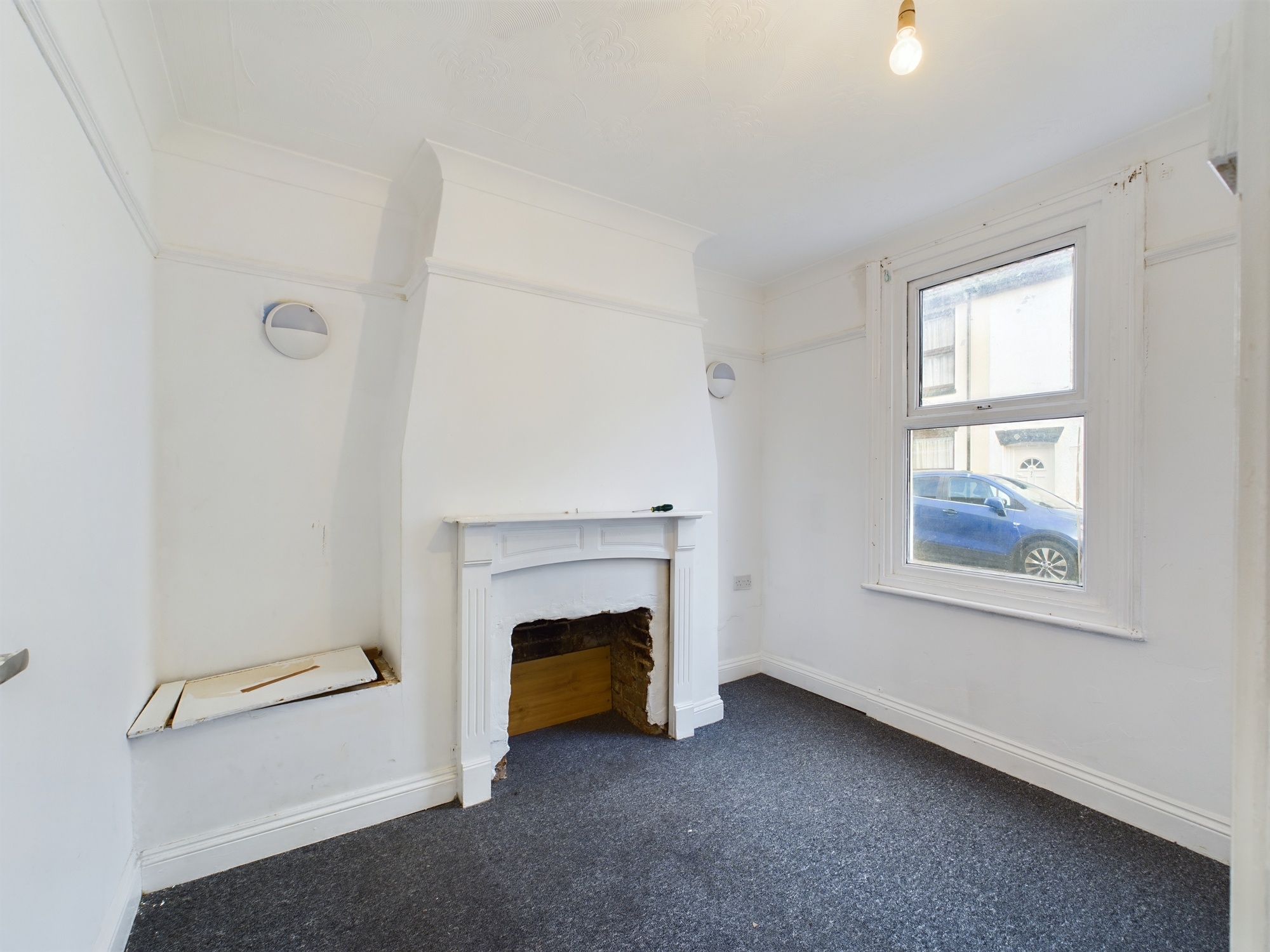 3 bed house for sale in West Street, Gillingham 1