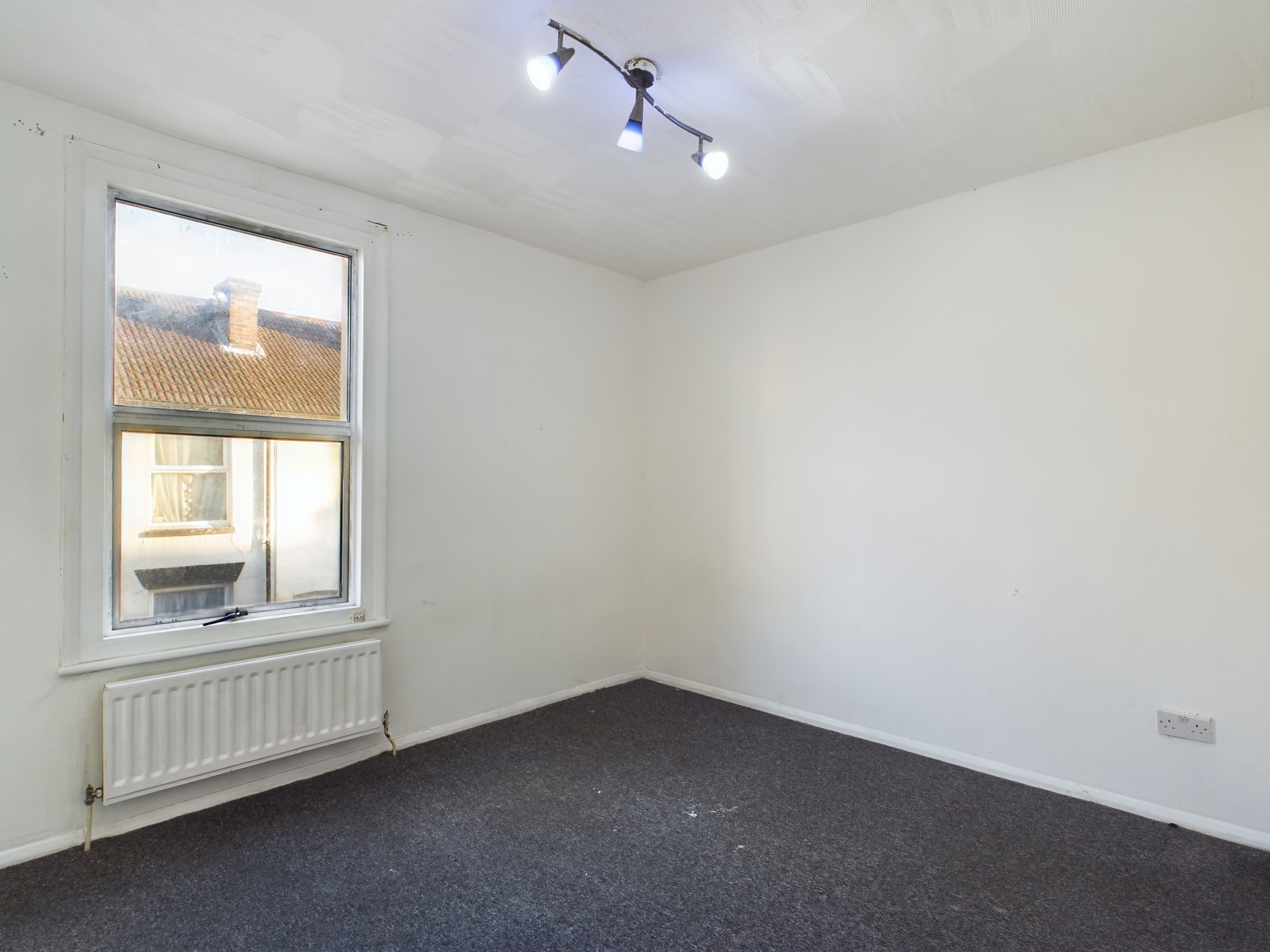 3 bed house for sale in West Street, Gillingham 2