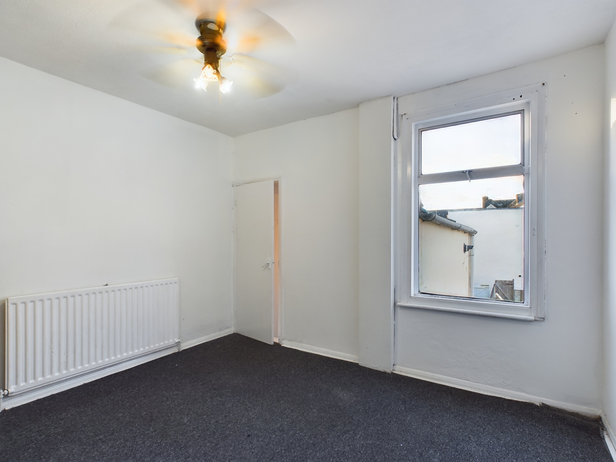 3 bed house for sale in West Street, Gillingham 3