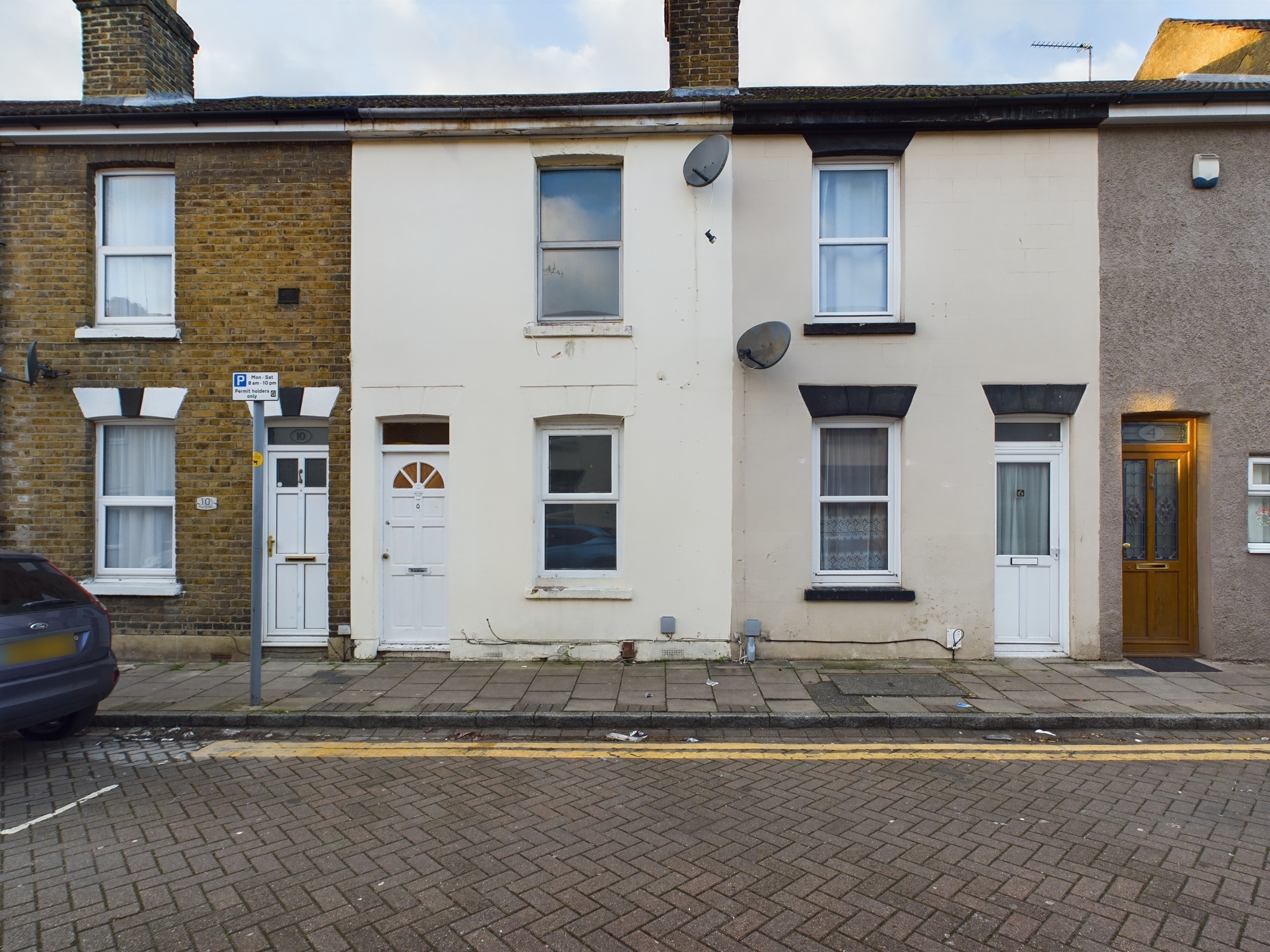 3 bed house for sale in West Street, Gillingham  - Property Image 1