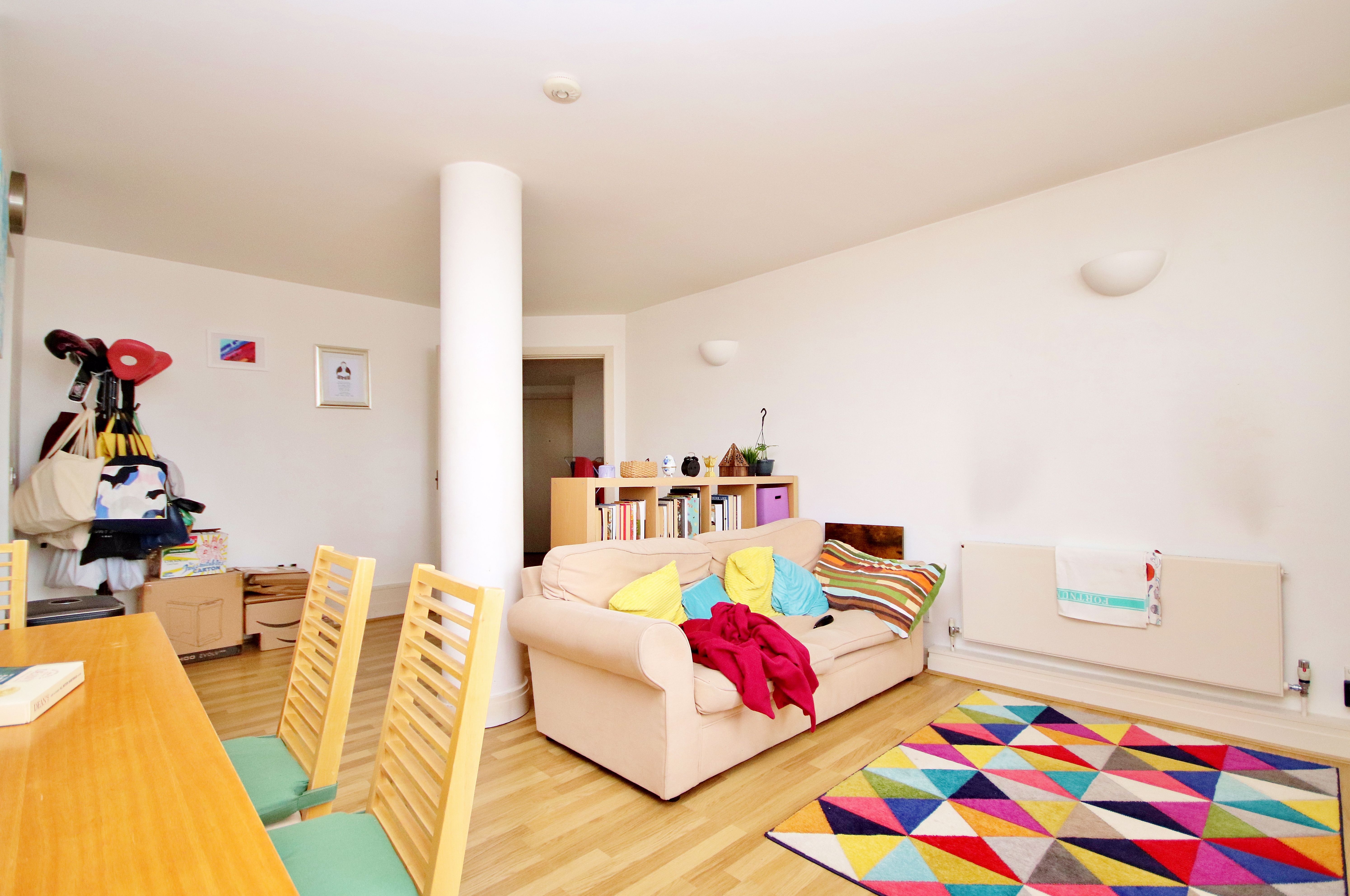 2 bed flat to rent in Chart House, London 2