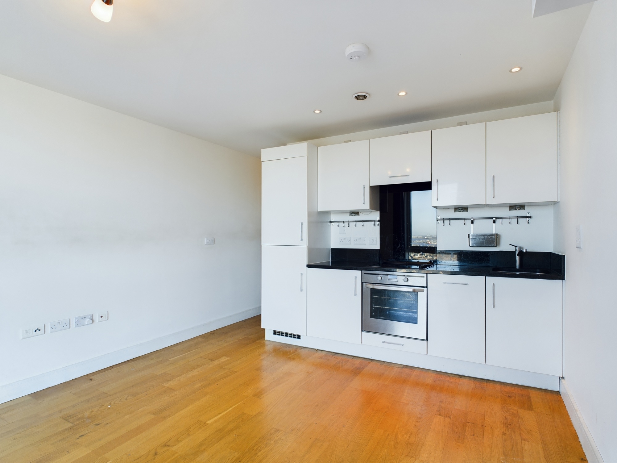 1 bed for sale in Dock Head Road, Chatham  - Property Image 1