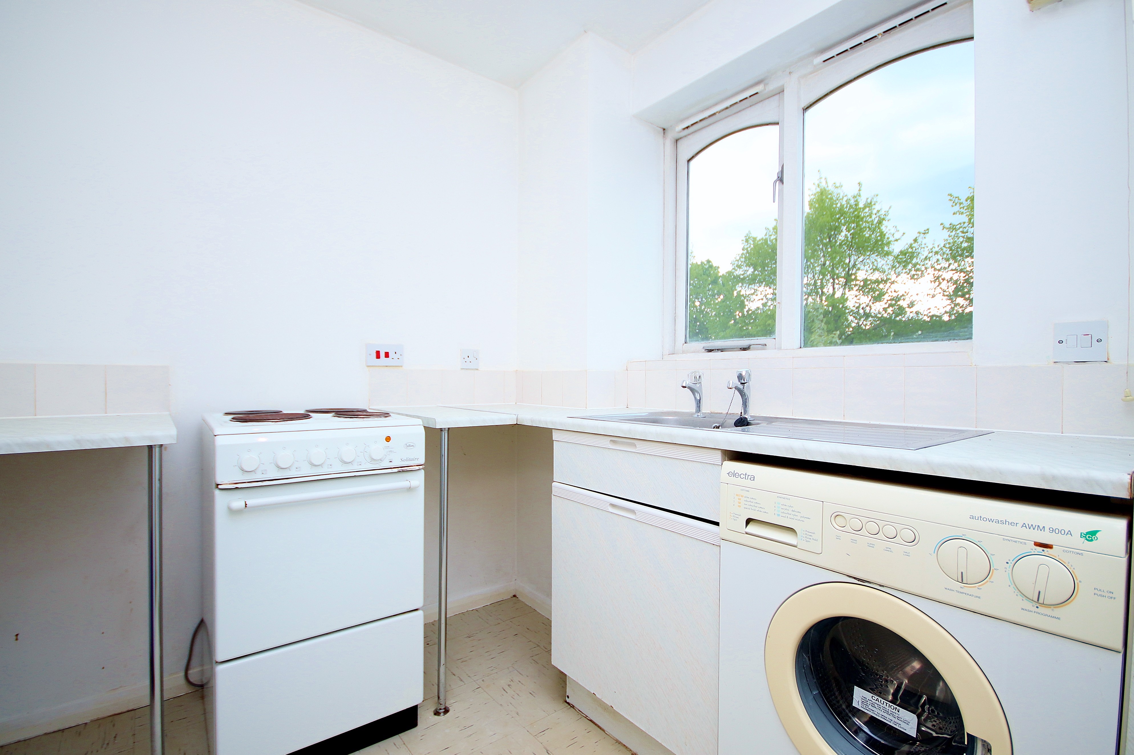 1 bed to rent in Telegraph Place, London  - Property Image 3