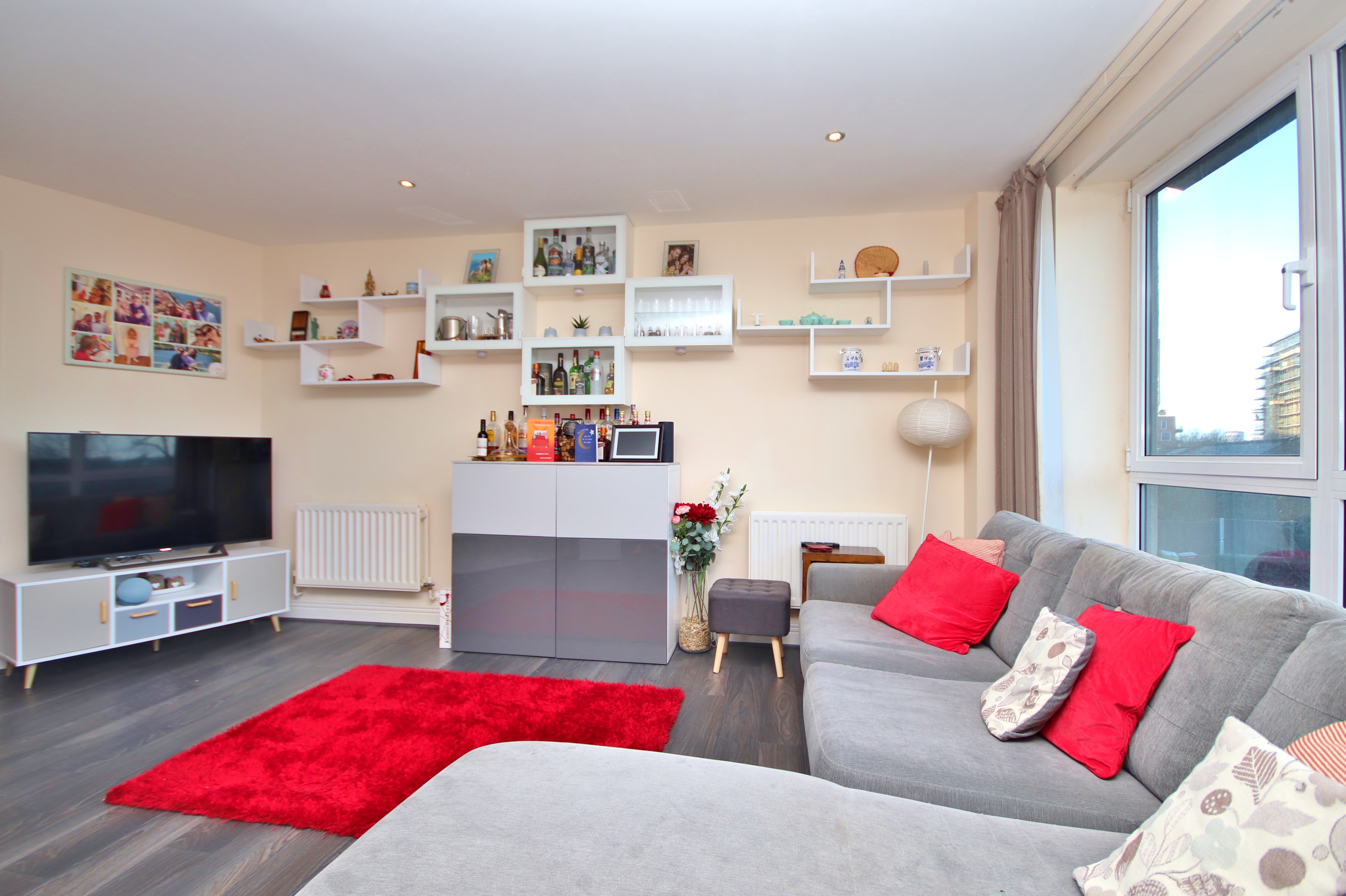 2 bed flat for sale in Tradewinds, London  - Property Image 1