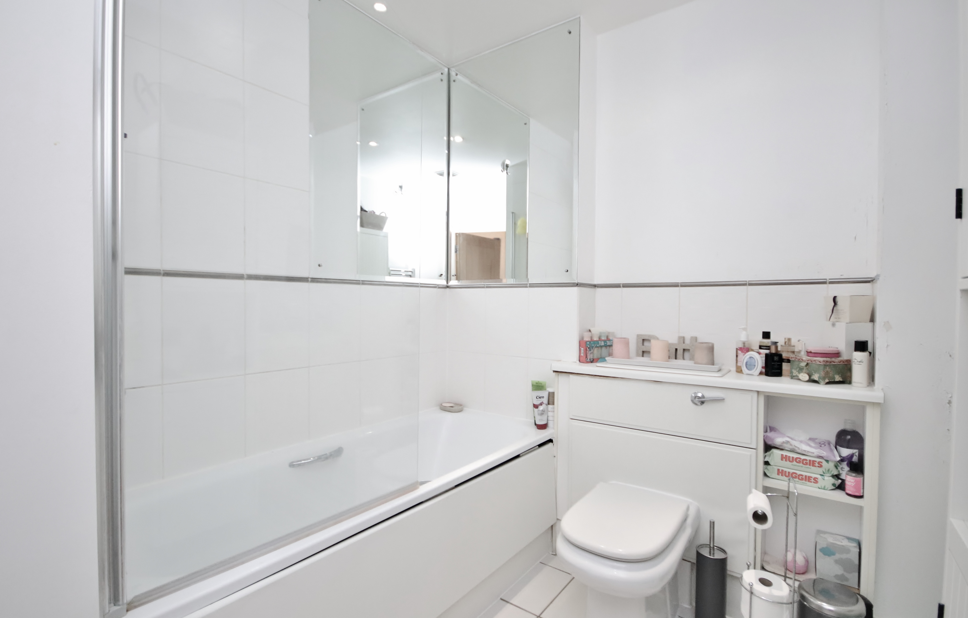 2 bed flat for sale in Tradewinds, London 7