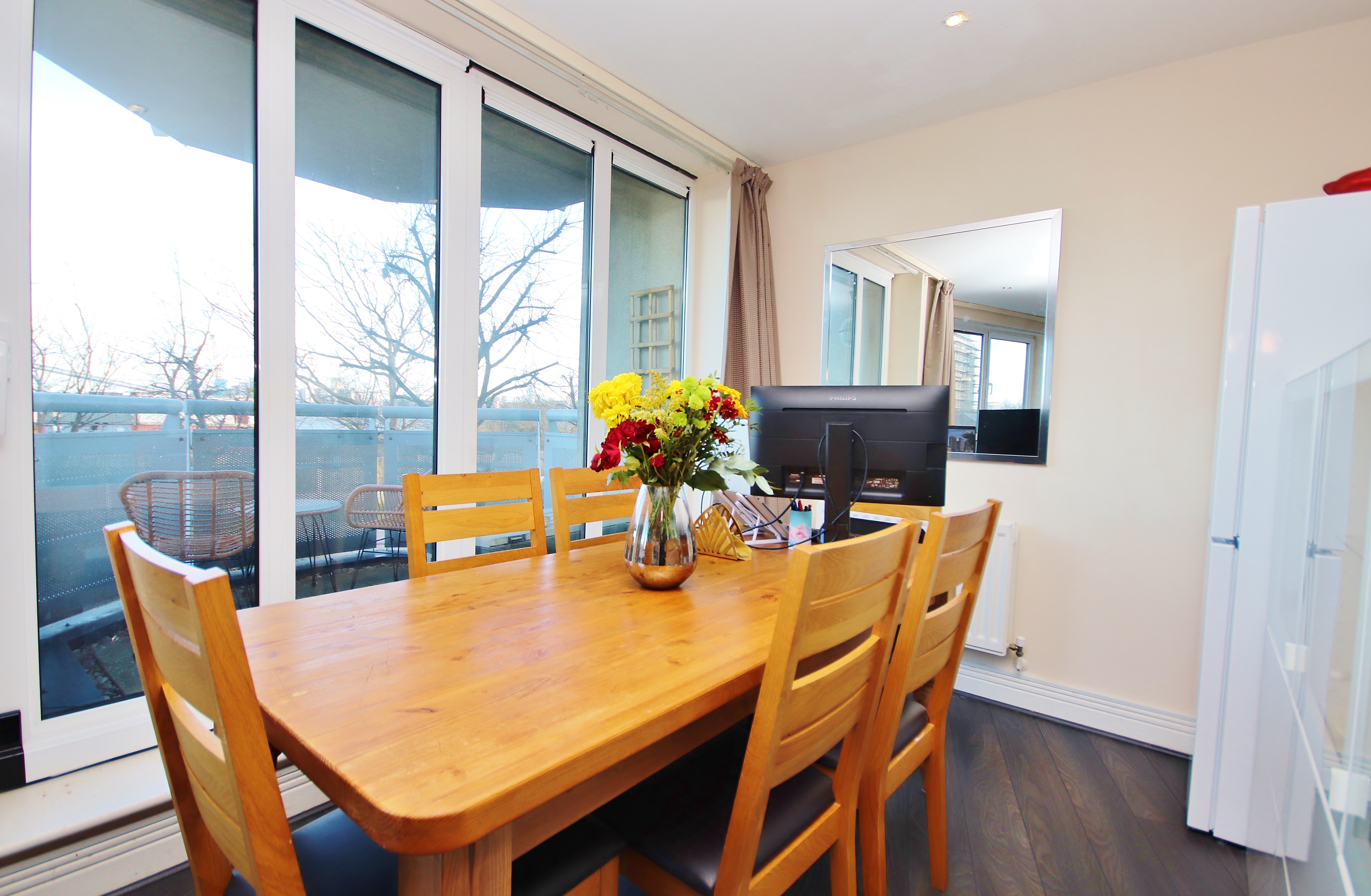 2 bed flat for sale in Tradewinds, London 1