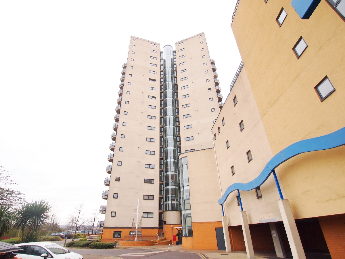 2 bed flat for sale in Tradewinds, London 9