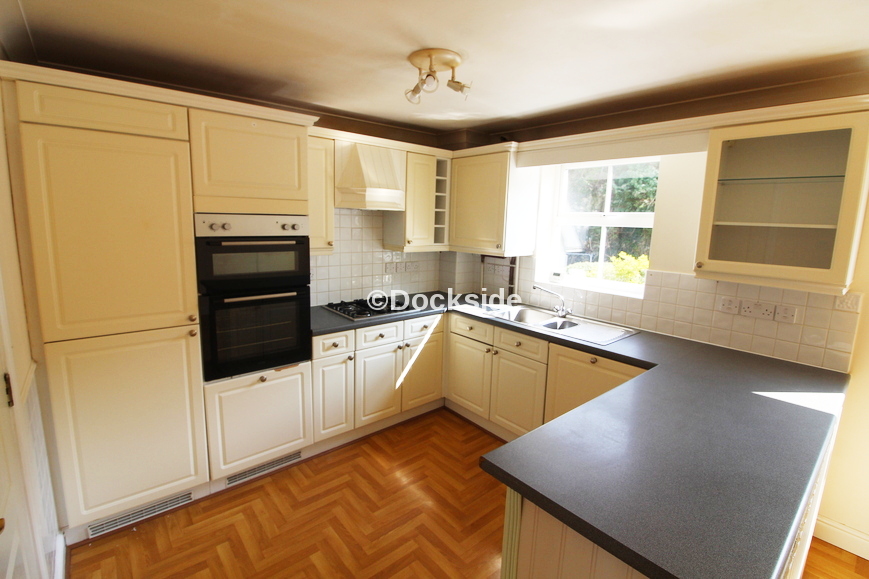 4 bed house for sale in Fennel Close, Rochester  - Property Image 3