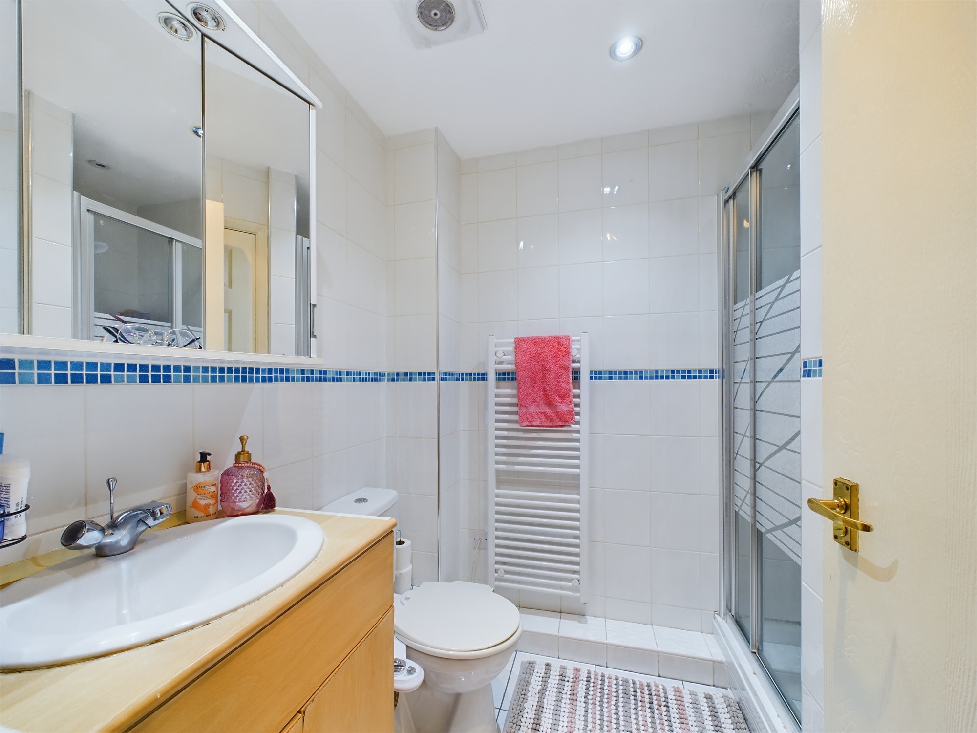 1 bed flat for sale in Transom Square, London  - Property Image 6