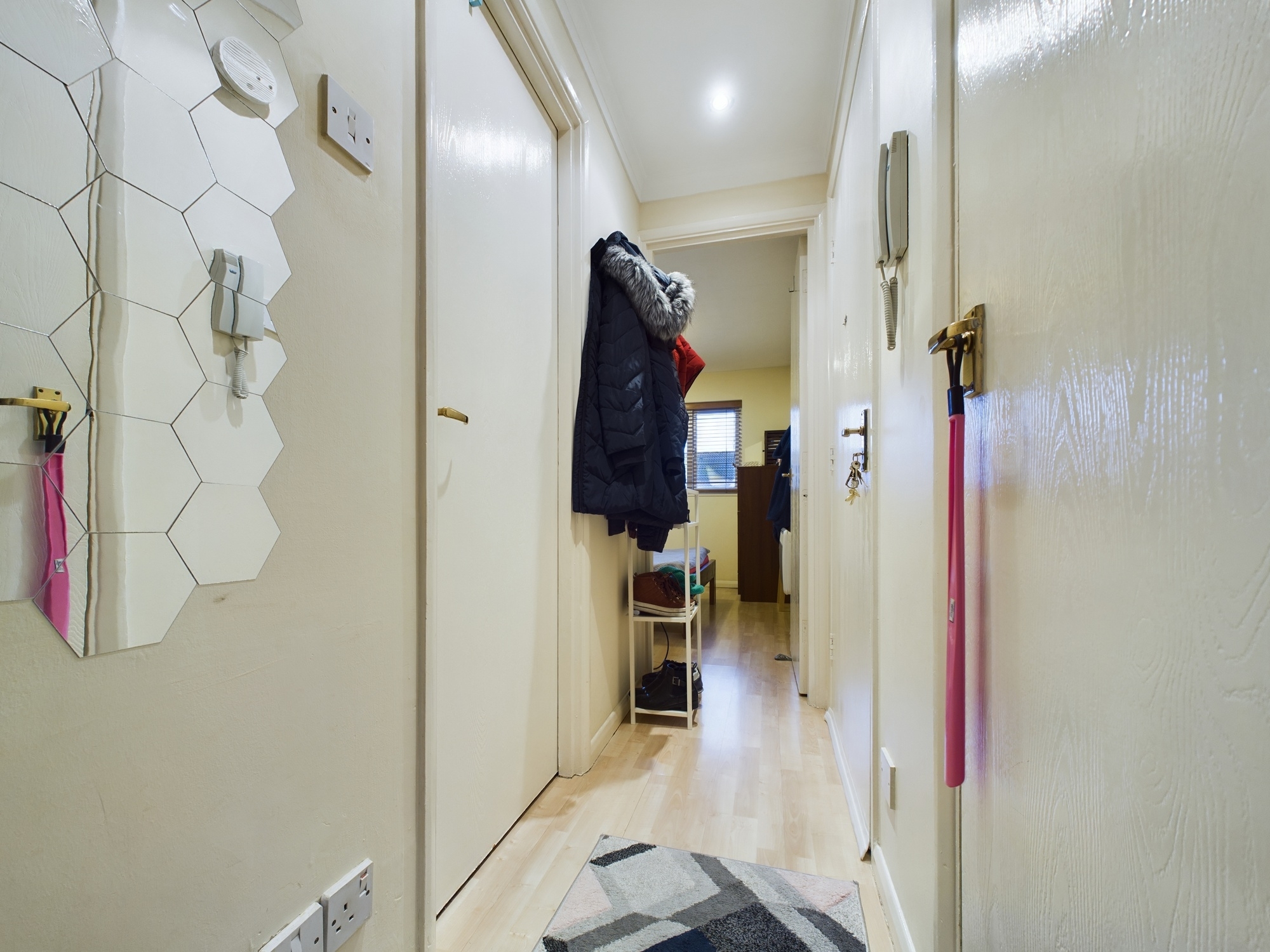 1 bed flat for sale in Transom Square, London  - Property Image 4