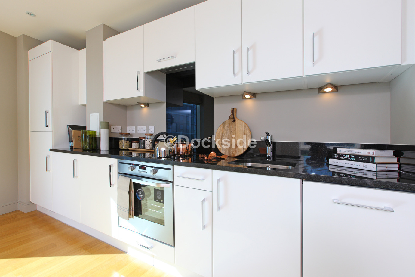 2 bed to rent in Dock Head Road, Chatham  - Property Image 2