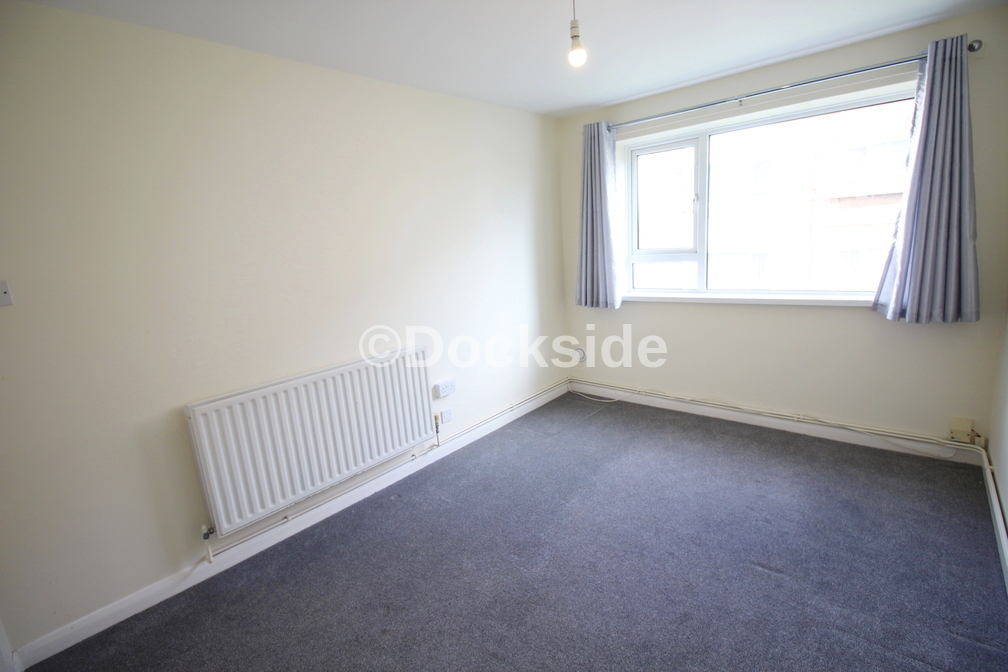 2 bed flat to rent in Hillside, Rochester 5