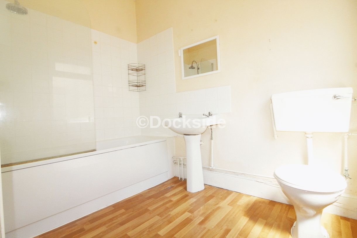 1 bed flat to rent in Luton Road, Chatham 4